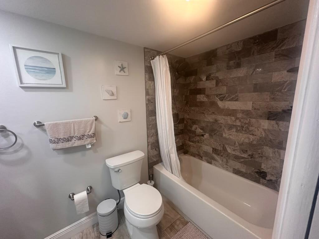 3090 N Course Drive 805 Property Photo 8