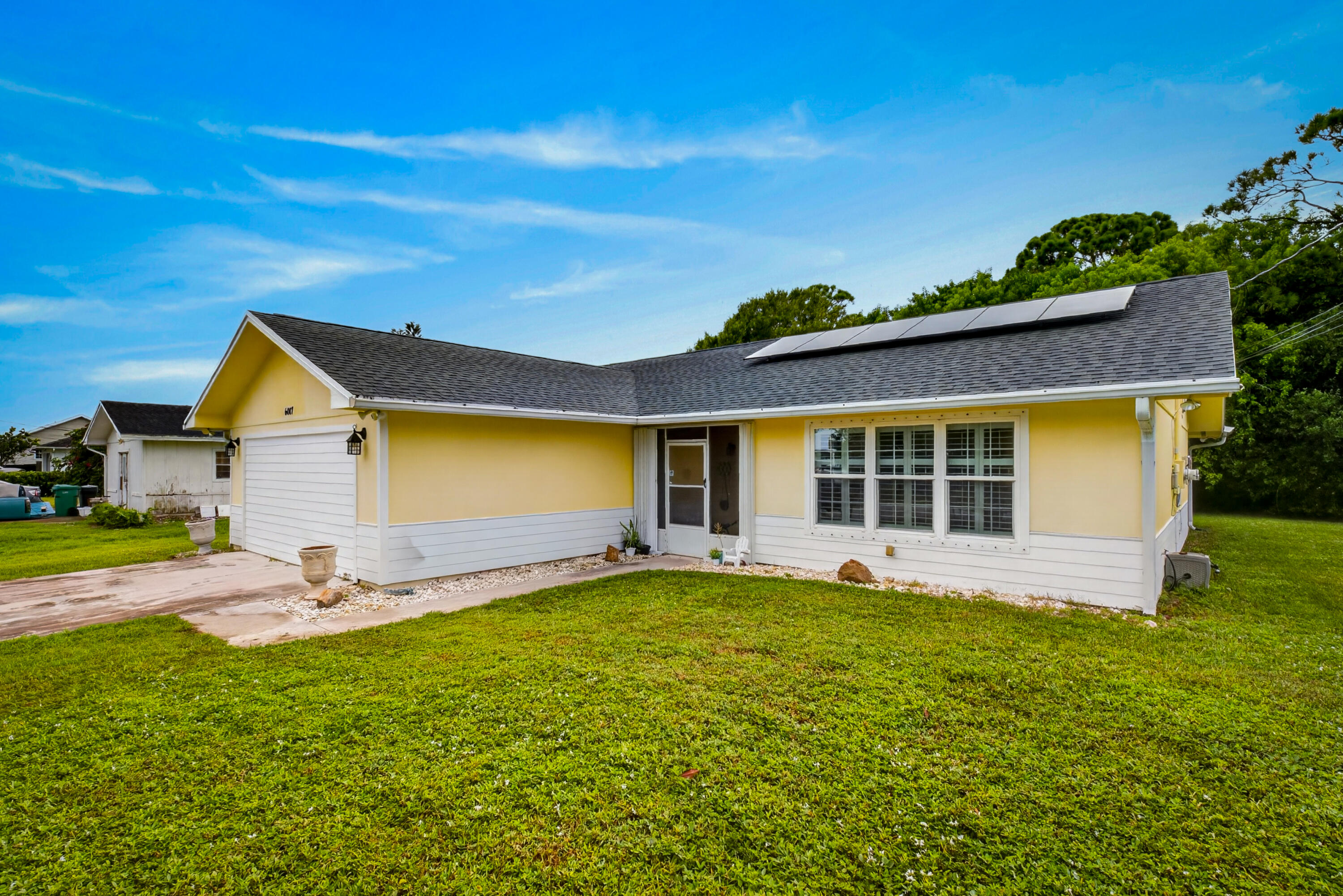 6007 Raintree Trail Property Photo 1