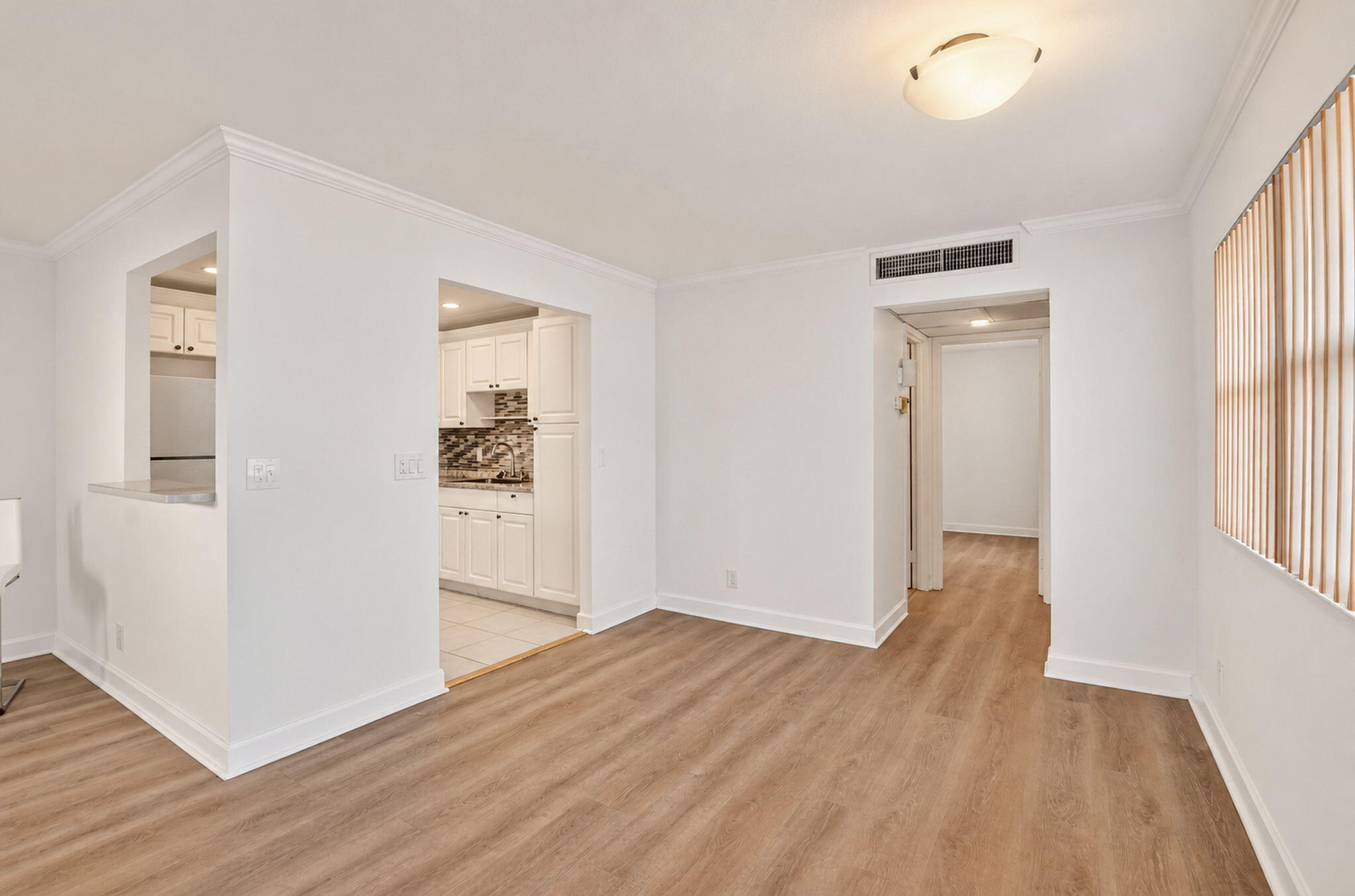 114 Valencia E Property Photo 6