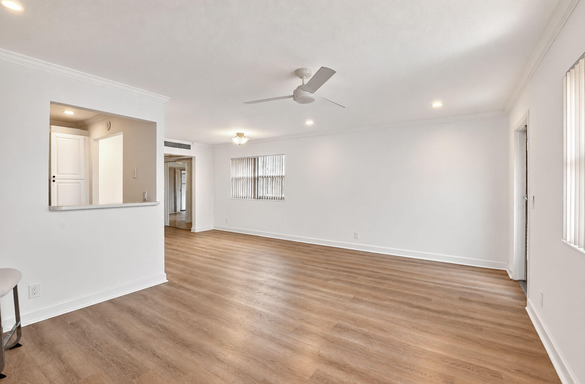 114 Valencia E Property Photo 7