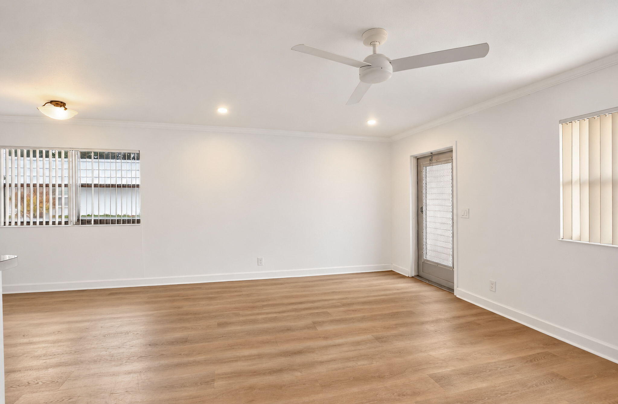 114 Valencia E Property Photo 8