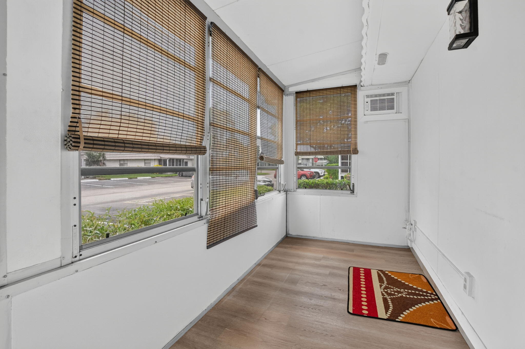 114 Valencia E Property Photo 18