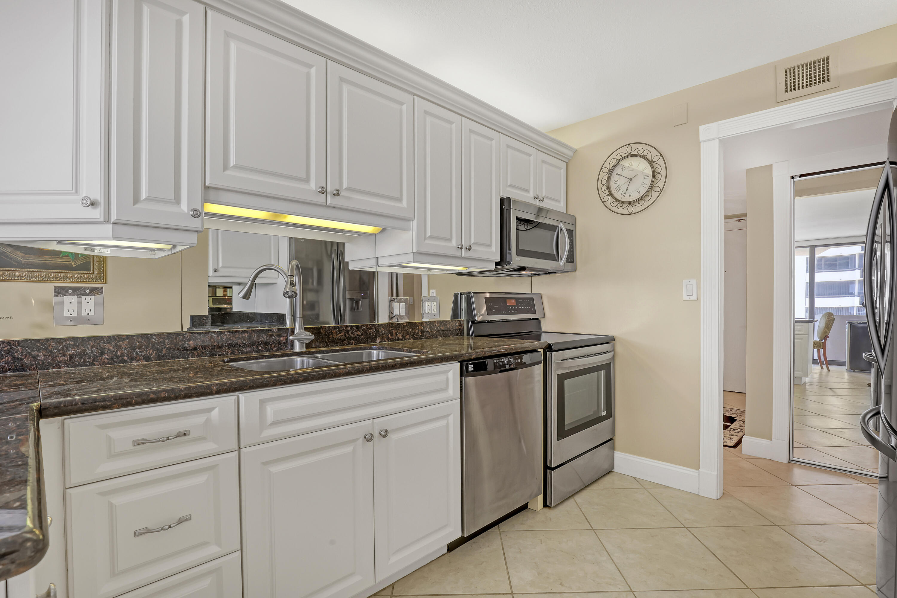 4200 N Ocean Drive 2-403 Property Photo 4