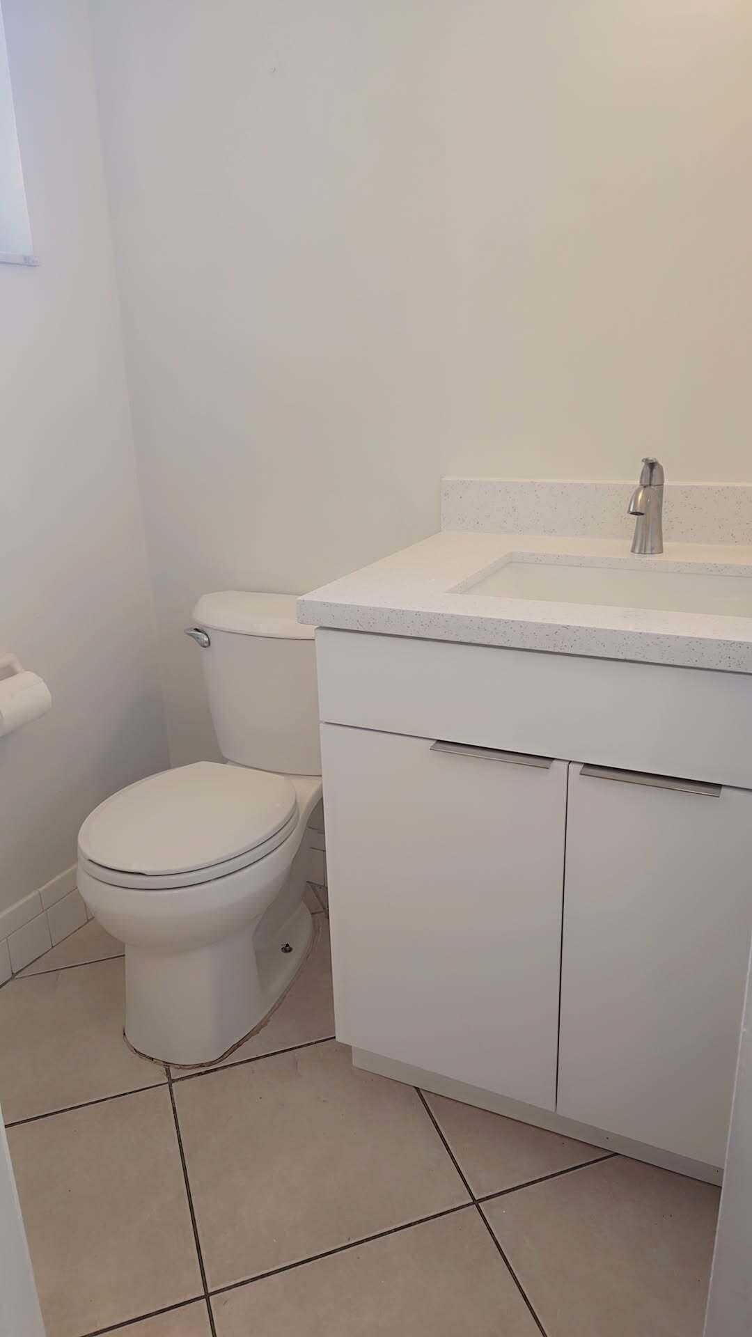 4121 Stirling Road 404 Property Photo 5