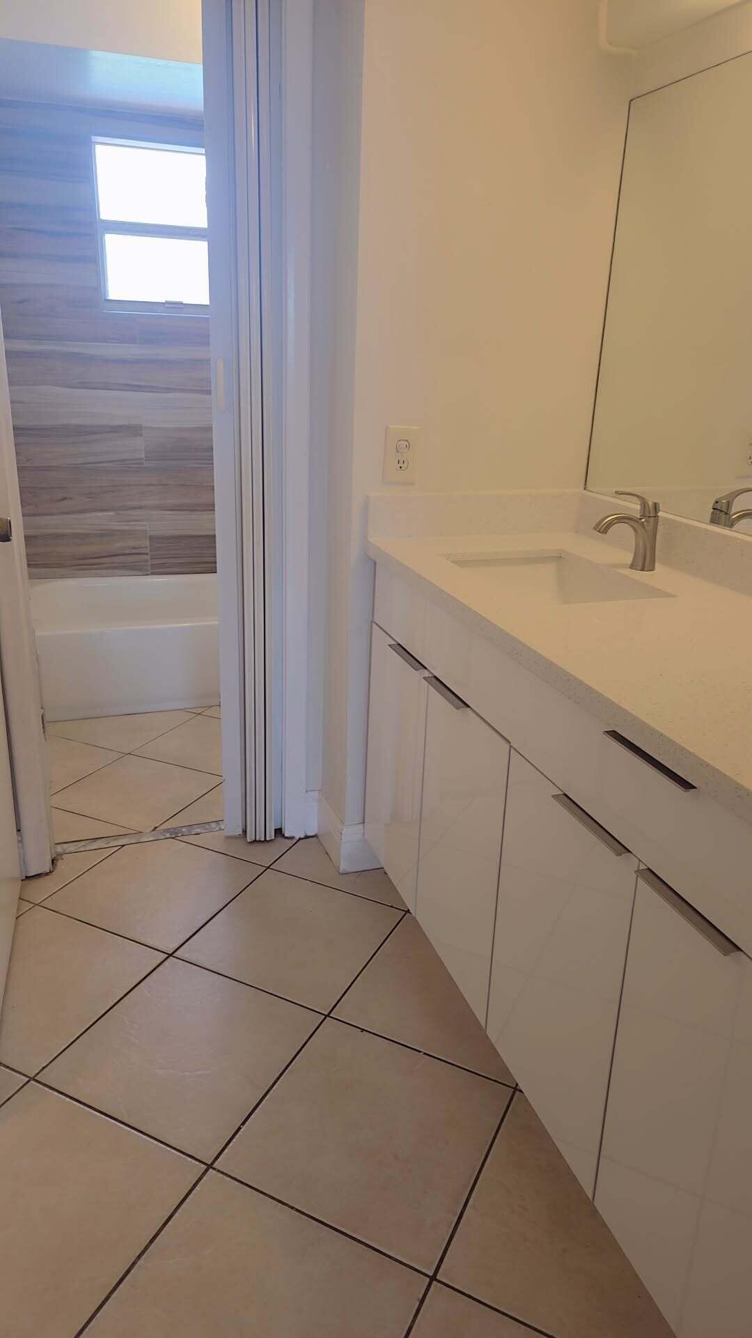 4121 Stirling Road 404 Property Photo 14