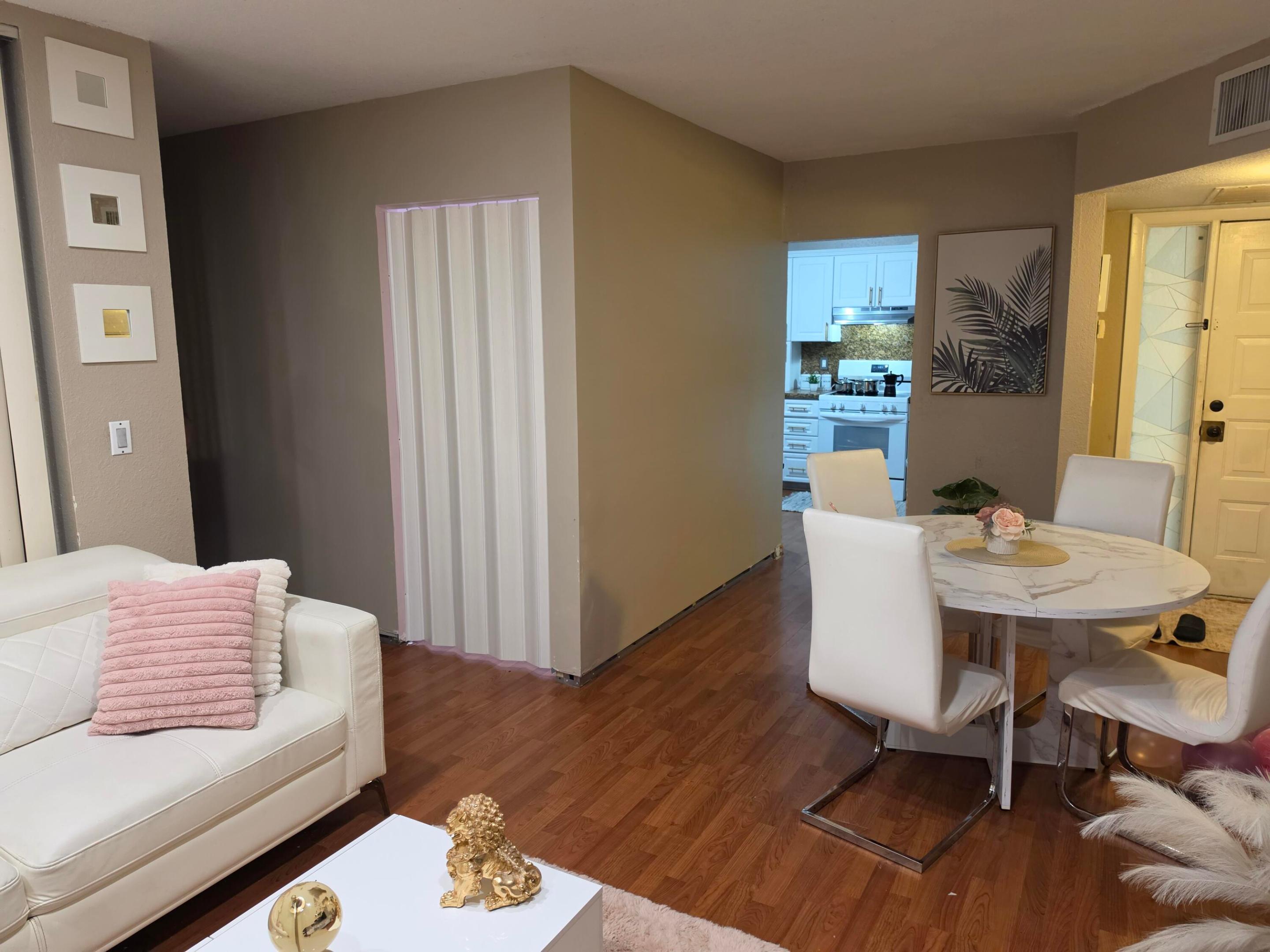 3852 Coral Tree Circle Property Photo 5