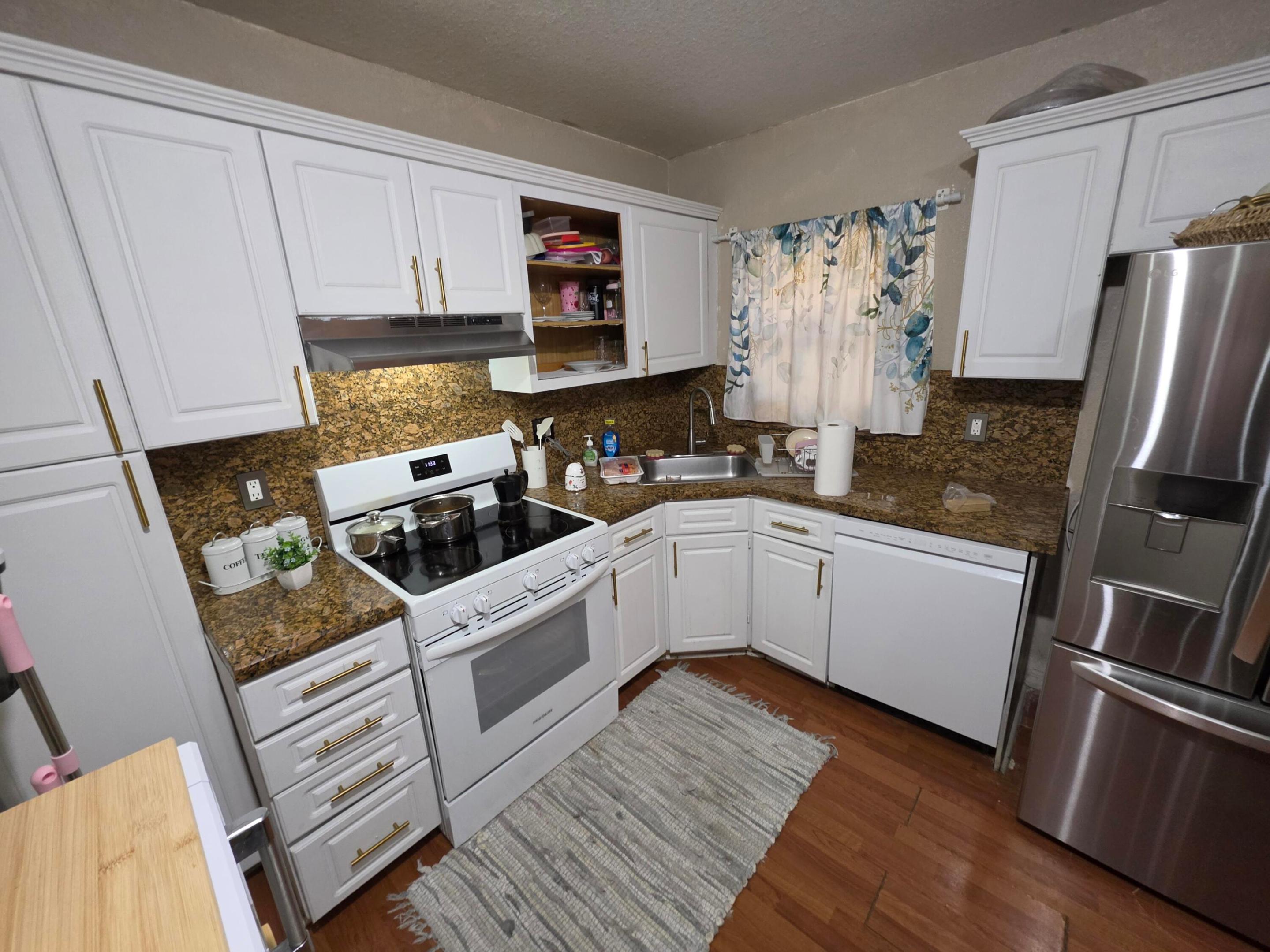 3852 Coral Tree Circle Property Photo 7