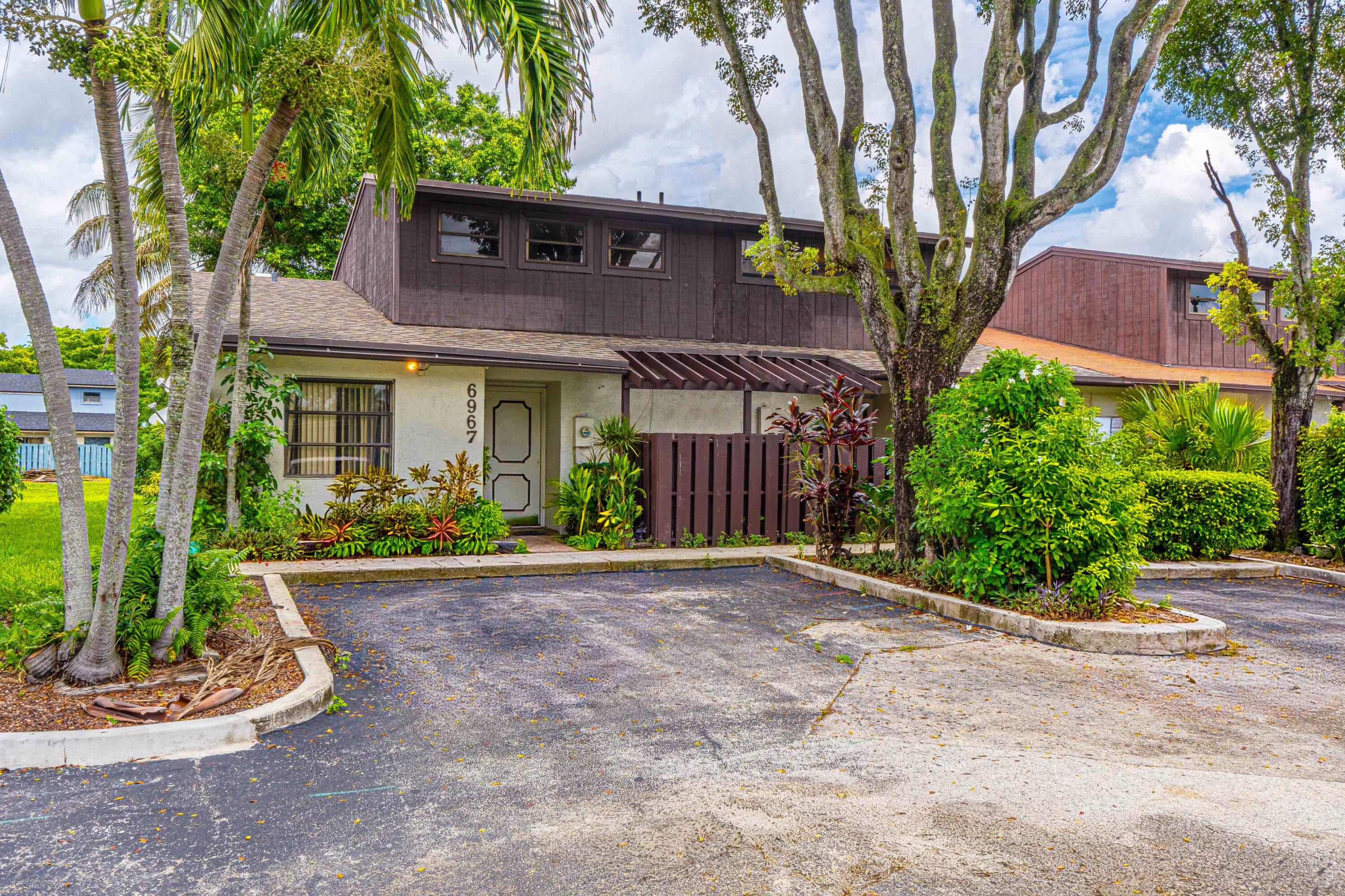 6967 Sw 40th Street 5-r Property Photo 1