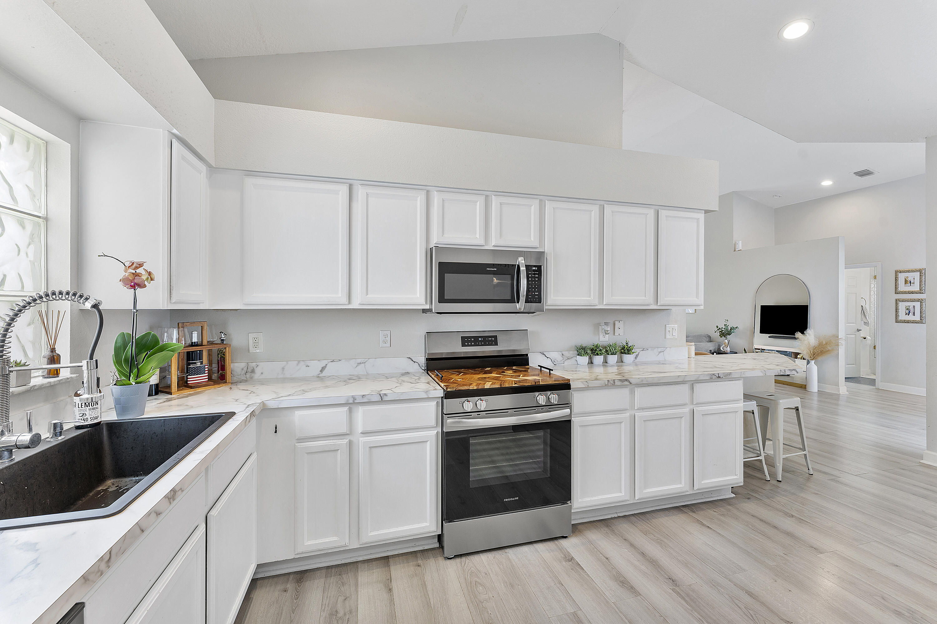 4964 Gateway Gardens Drive Property Photo 10