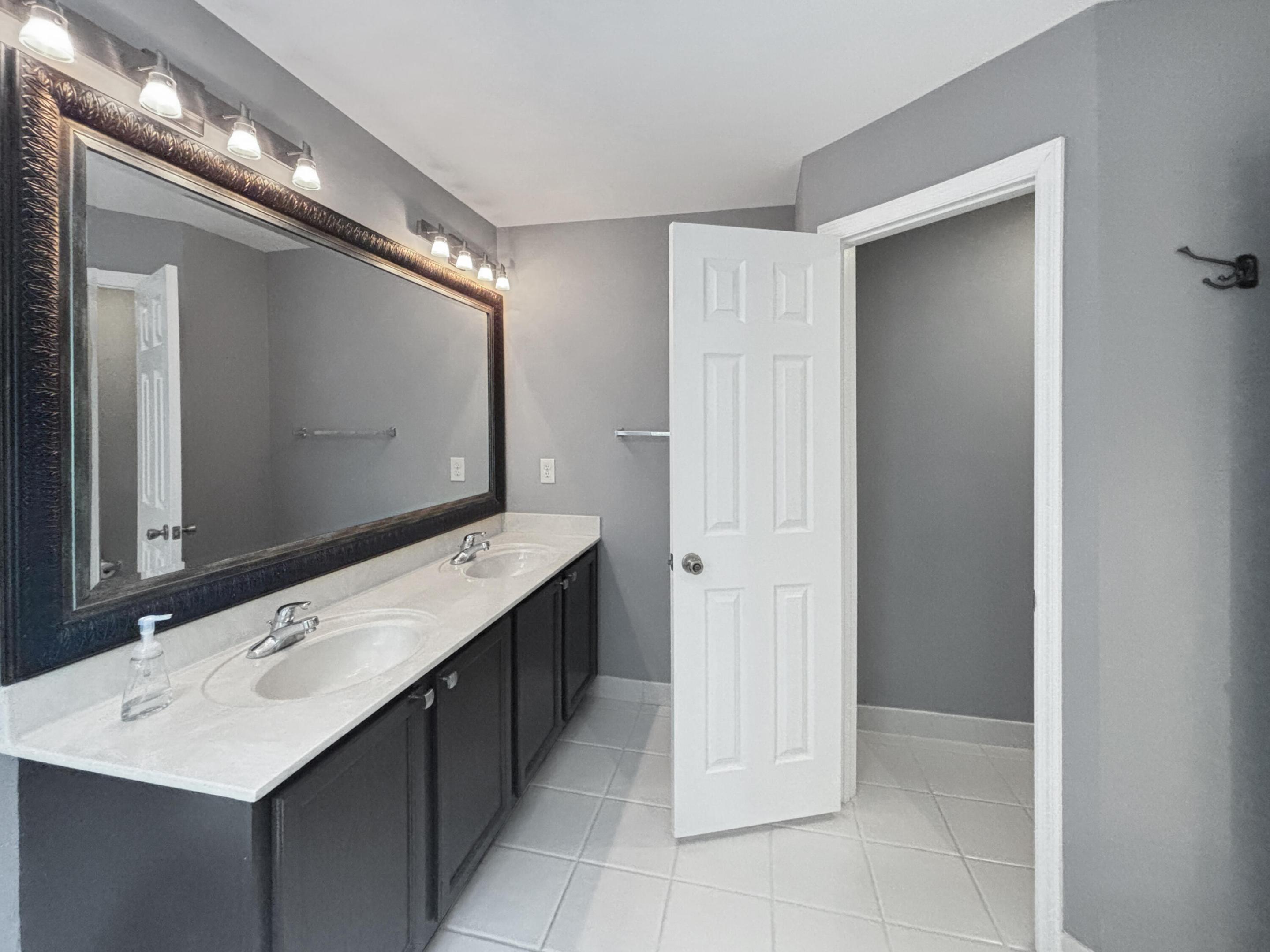 4528 Thornwood Circle Property Photo 16