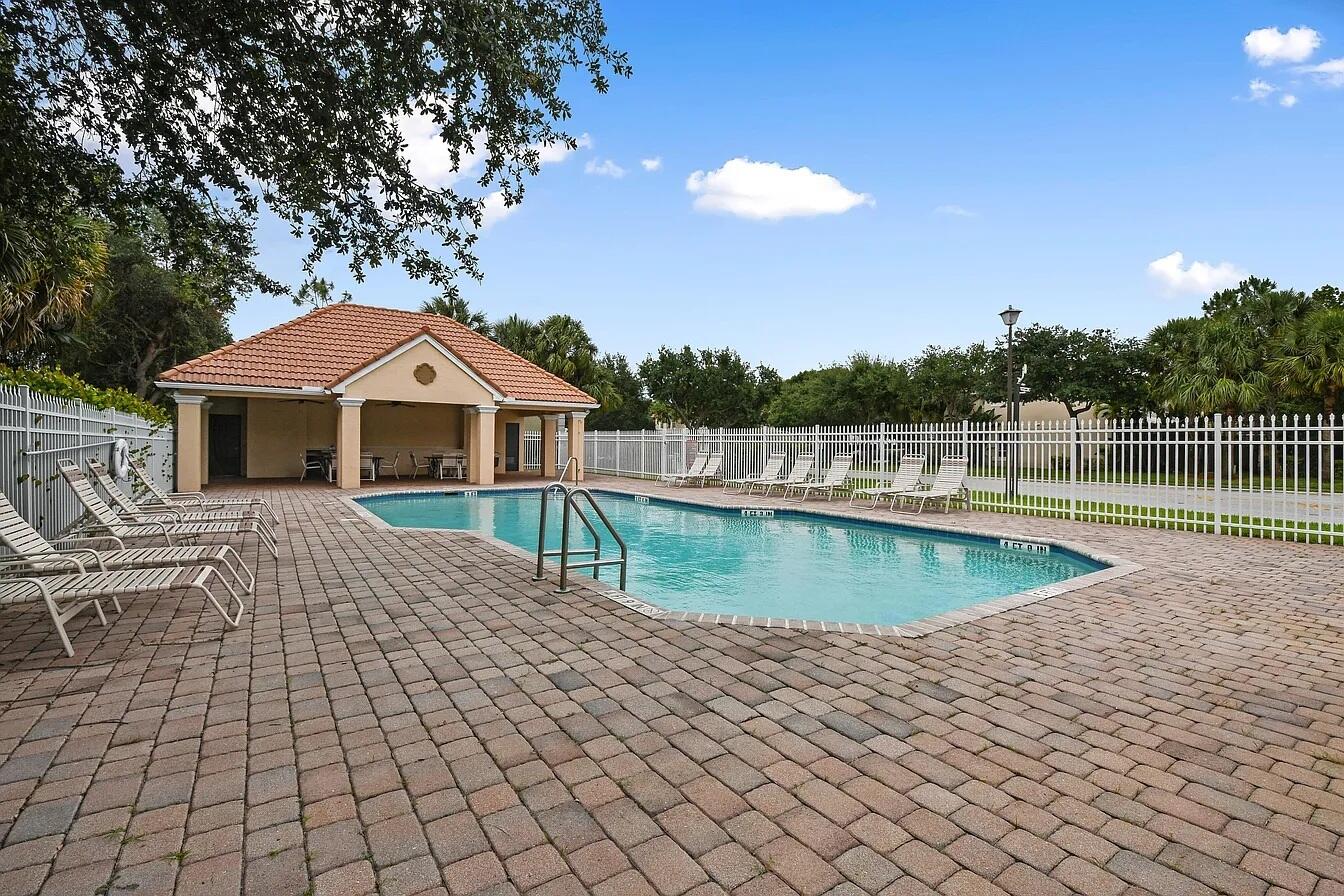 4528 Thornwood Circle Property Photo 30