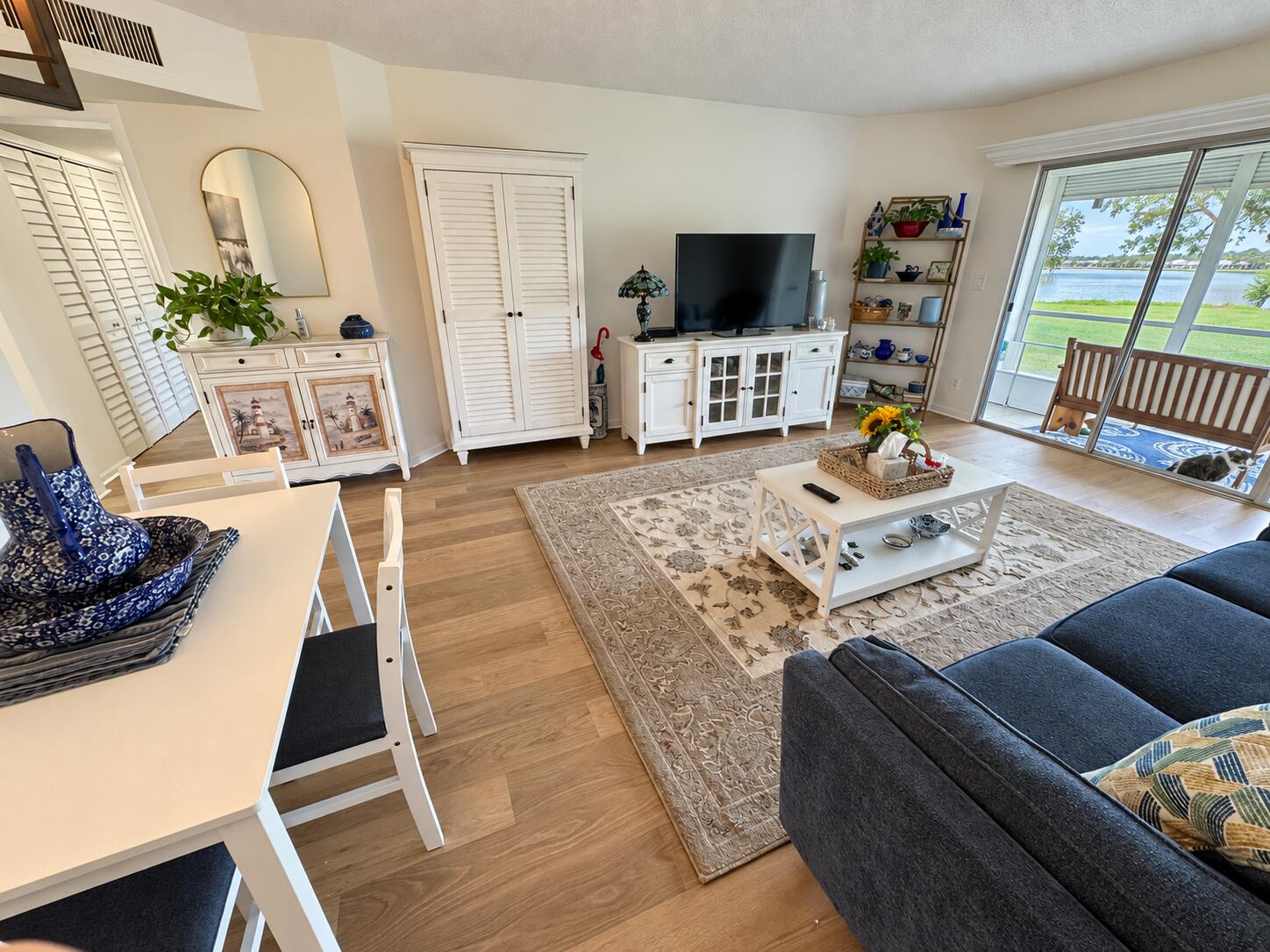3661 Via Poinciana 113 Property Photo 5