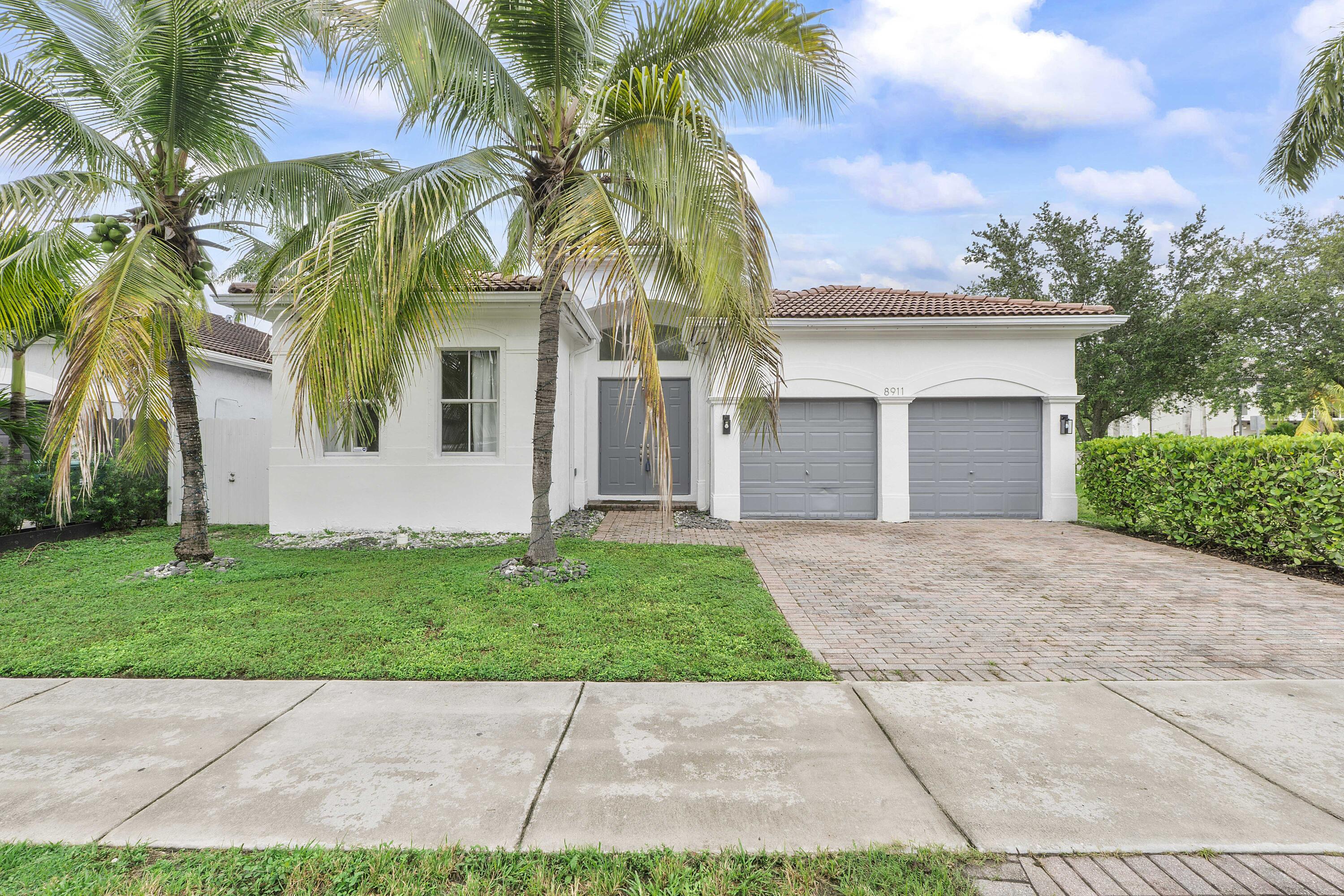 8911 Nw 178th Lane Property Photo 1