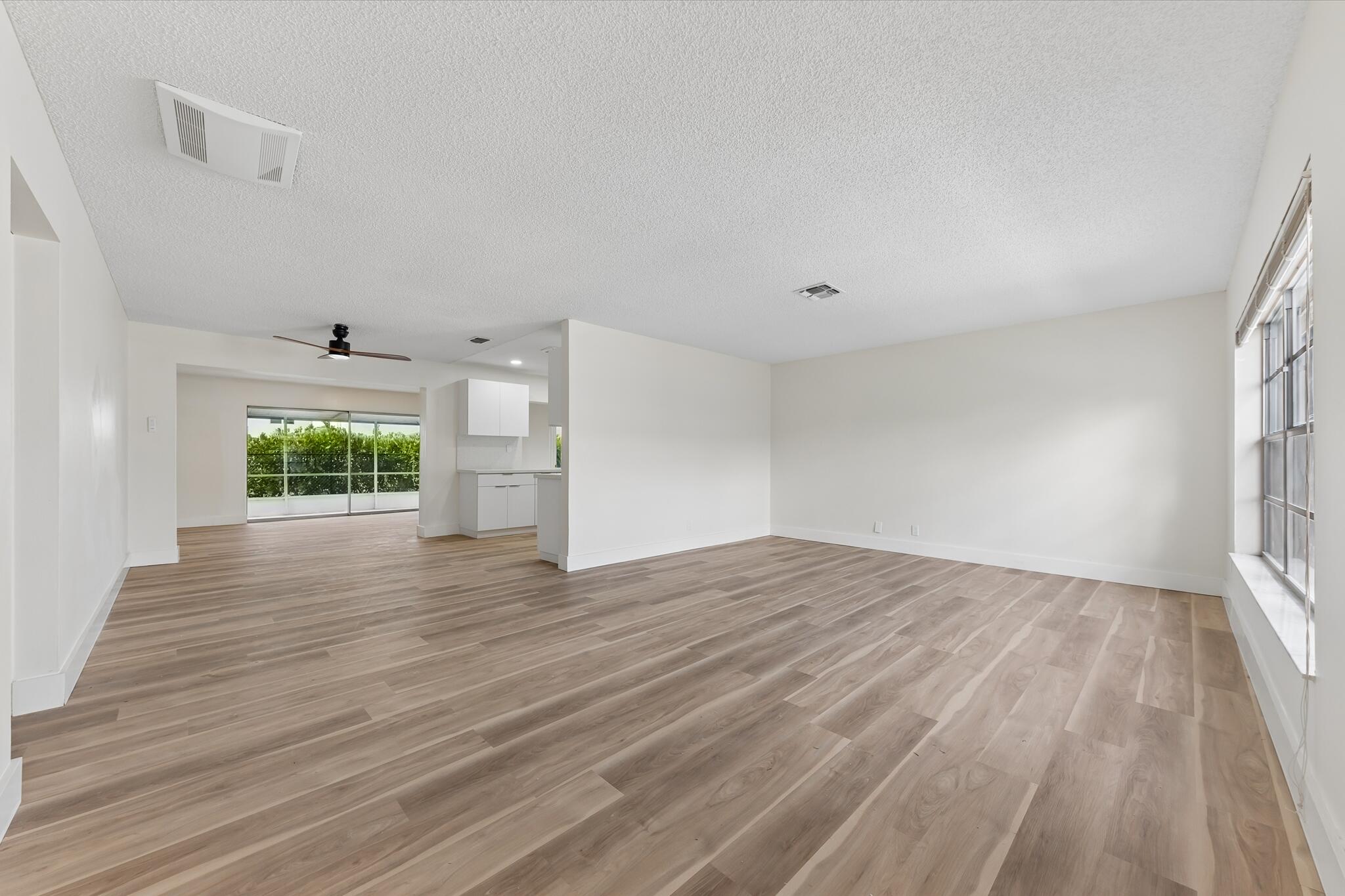 7198 Pine Forest Circle E Property Photo 4