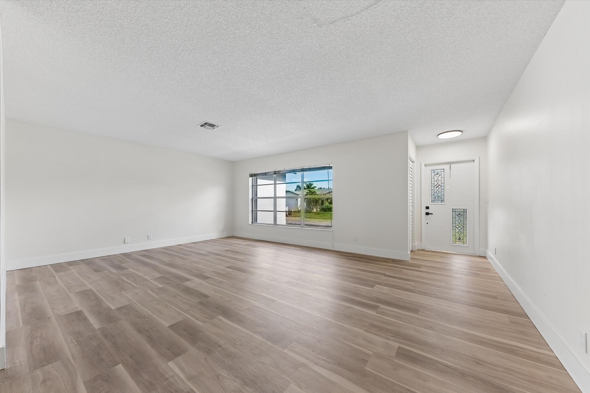 7198 Pine Forest Circle E Property Photo 6