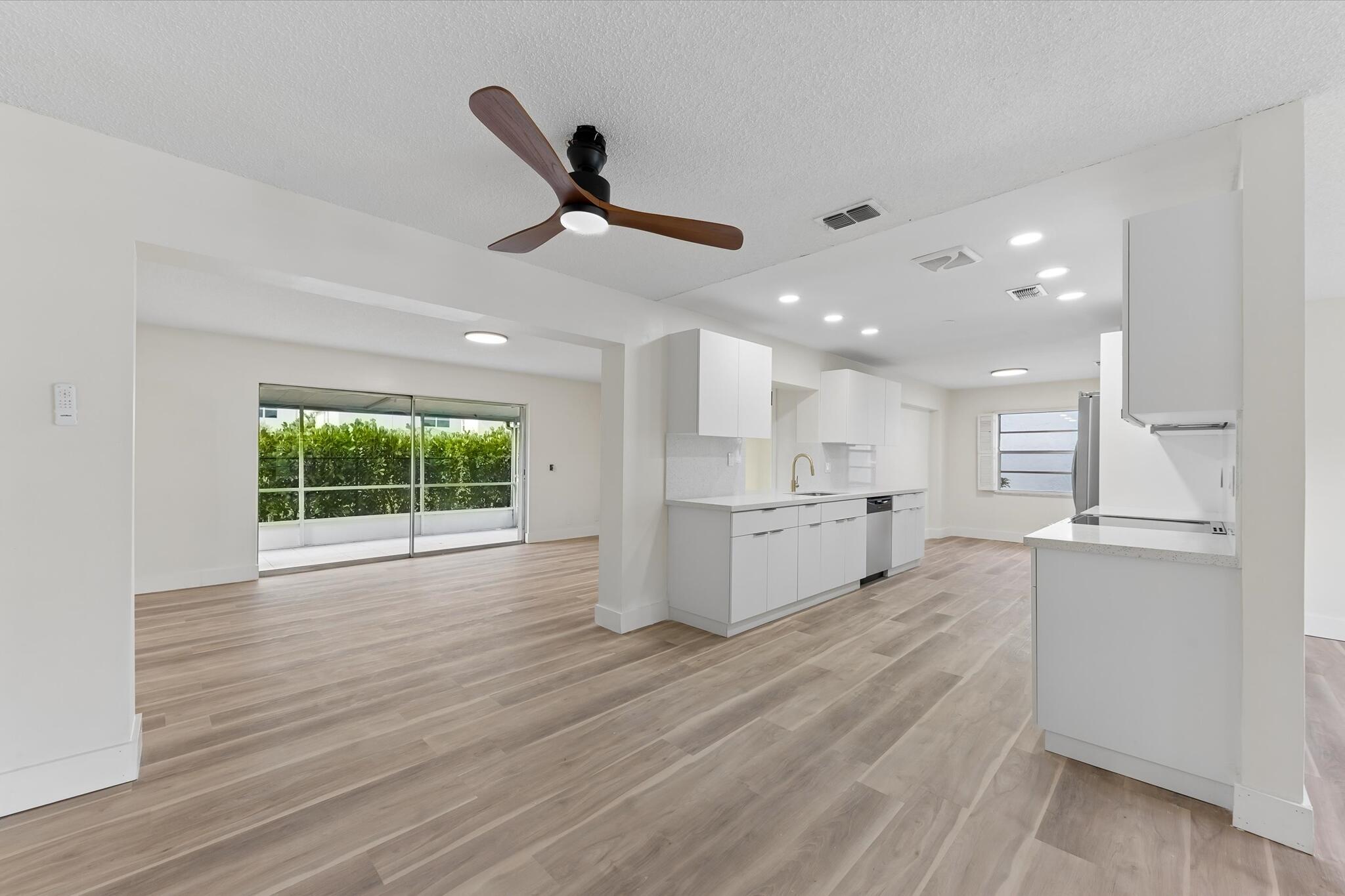 7198 Pine Forest Circle E Property Photo 8