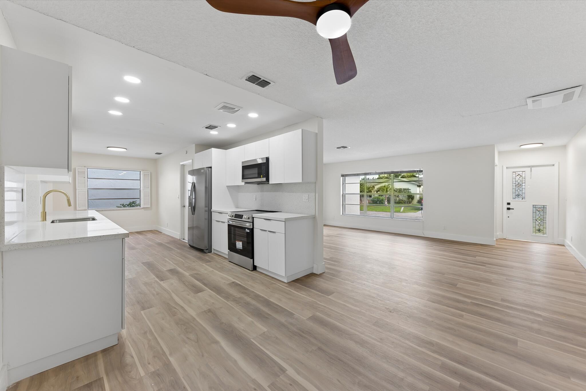 7198 Pine Forest Circle E Property Photo 9