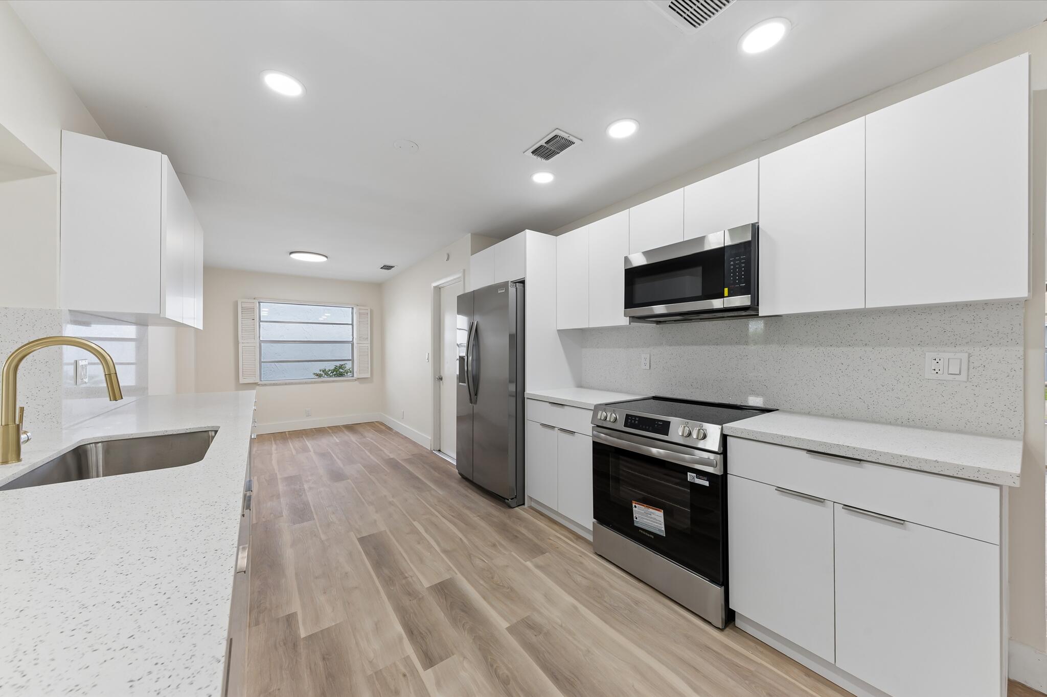 7198 Pine Forest Circle E Property Photo 11