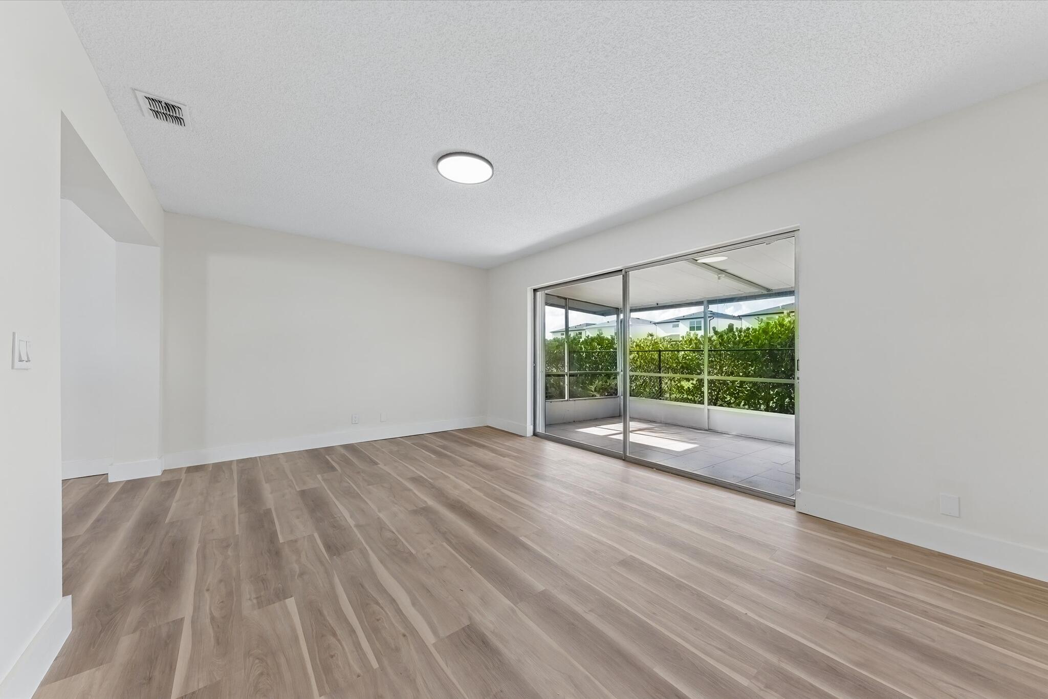 7198 Pine Forest Circle E Property Photo 19