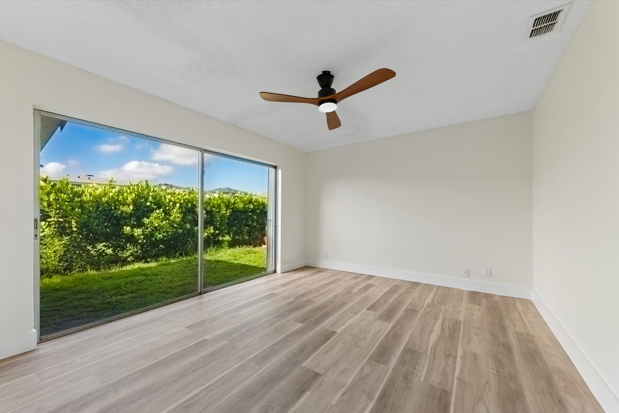 7198 Pine Forest Circle E Property Photo 28