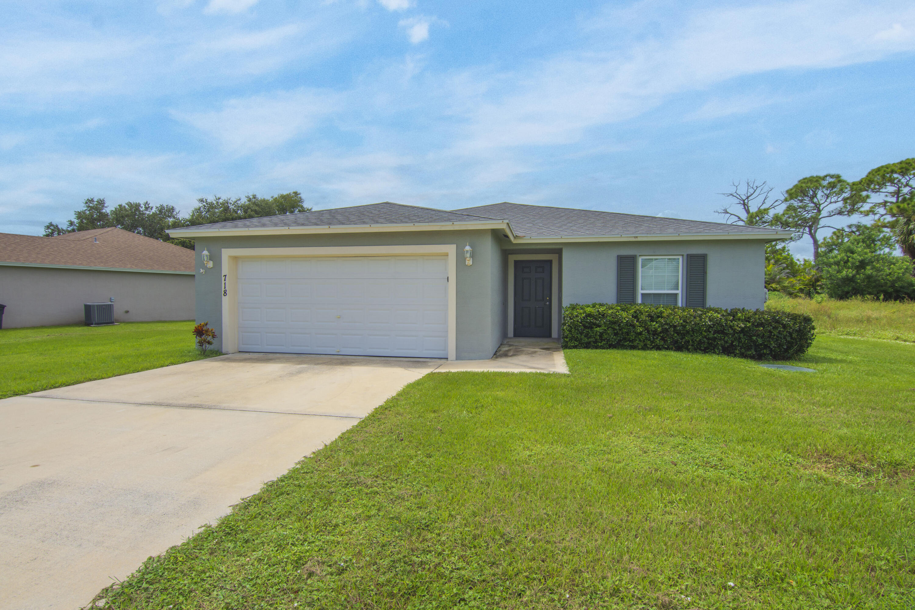 718 Ne Perch Lane Property Photo 1