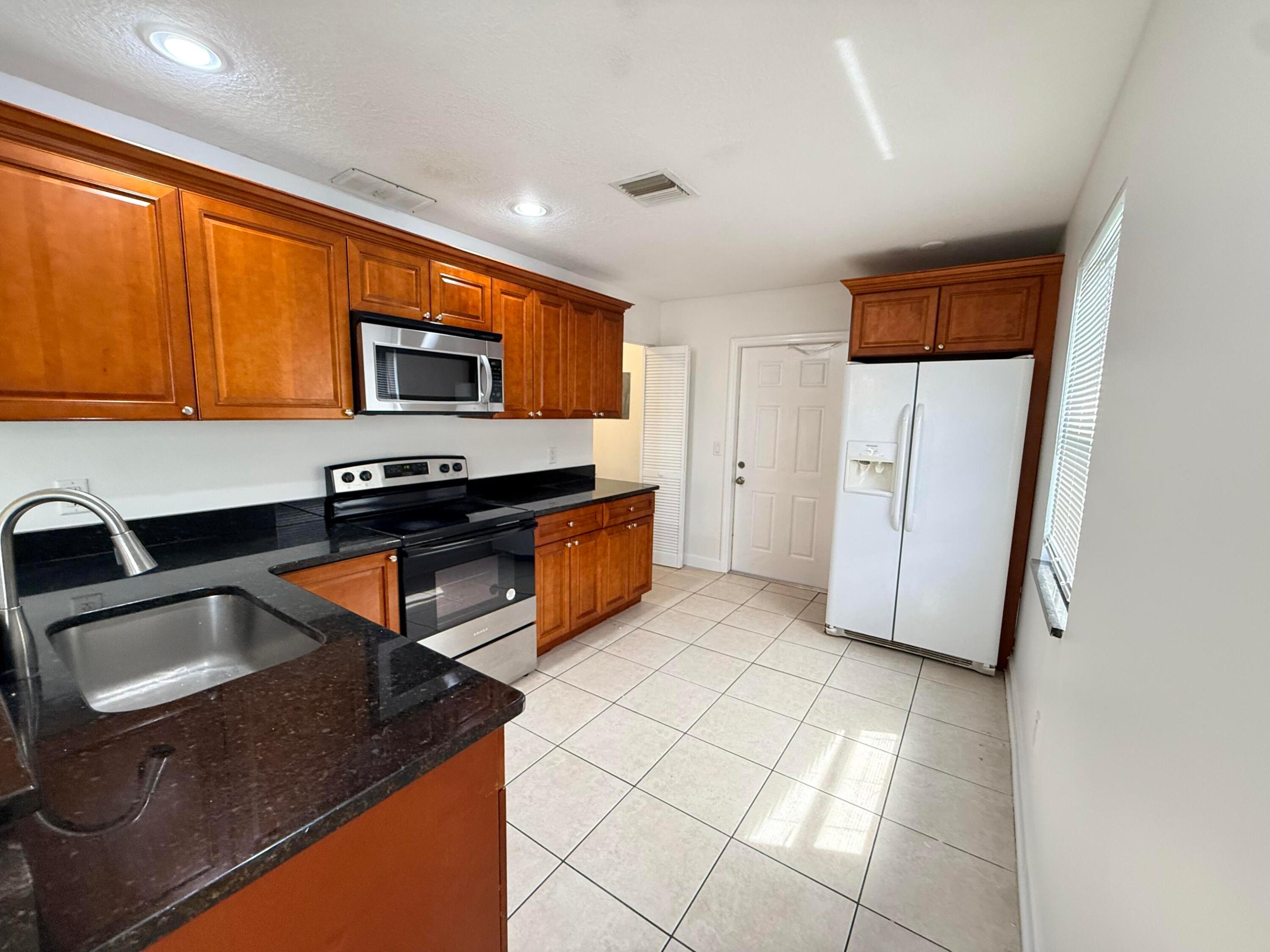 3438 Se Iris Street Property Photo 5