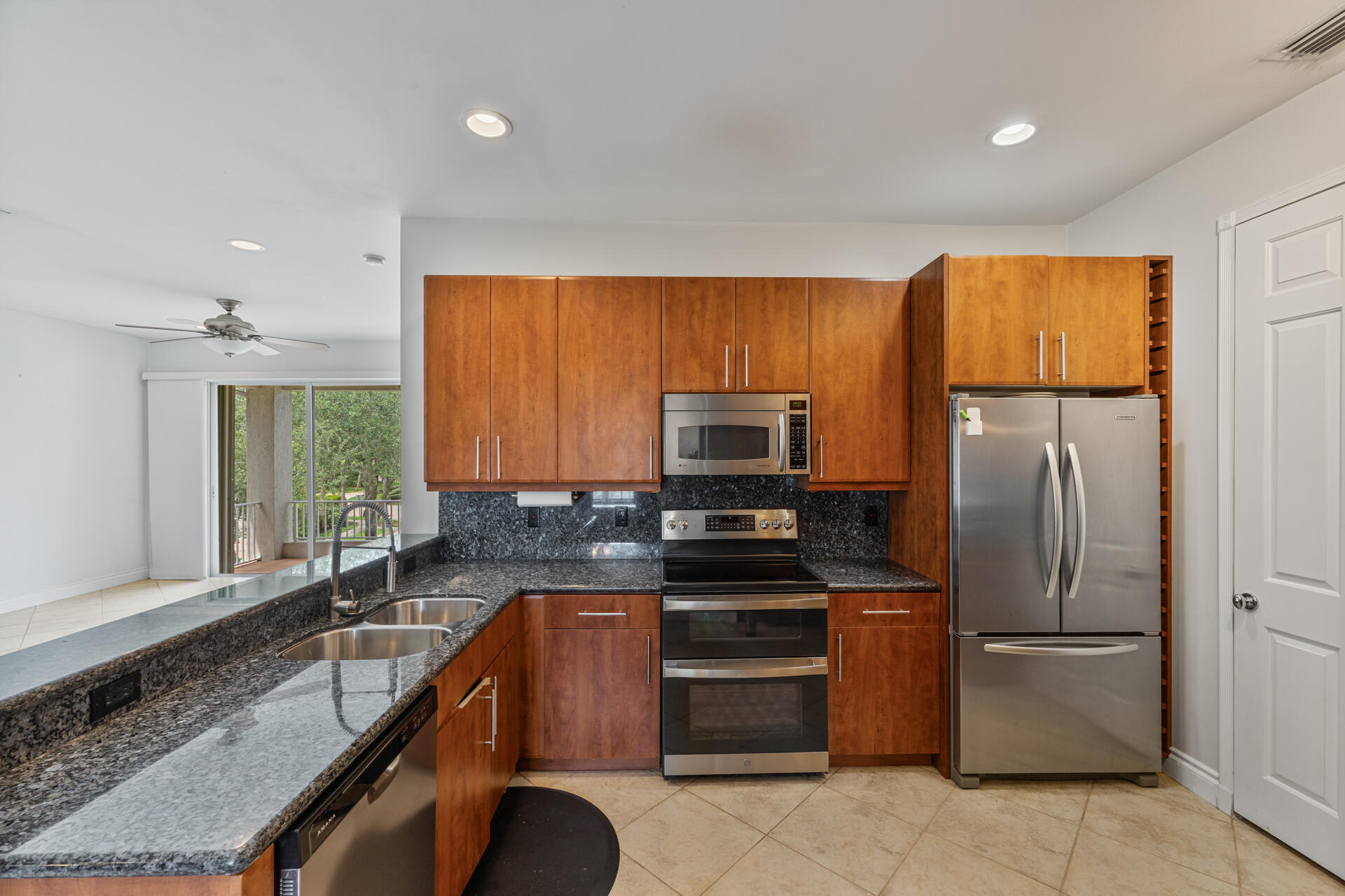 6380 Bella Circle 905 Property Photo 10