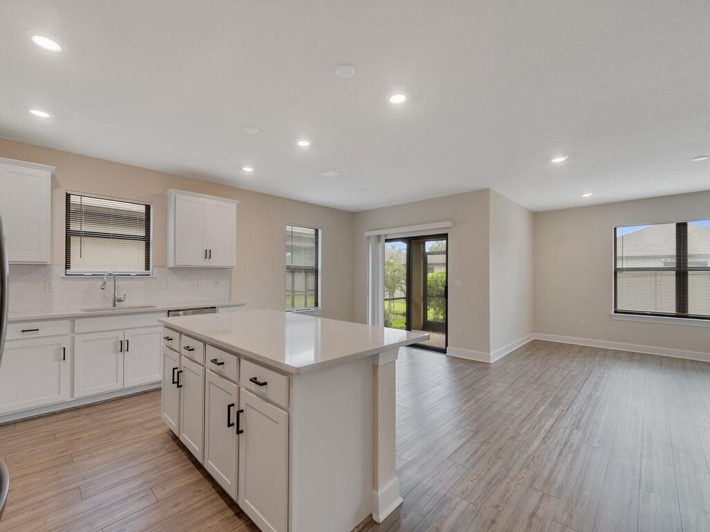 5288 Jasper Square Property Photo 3