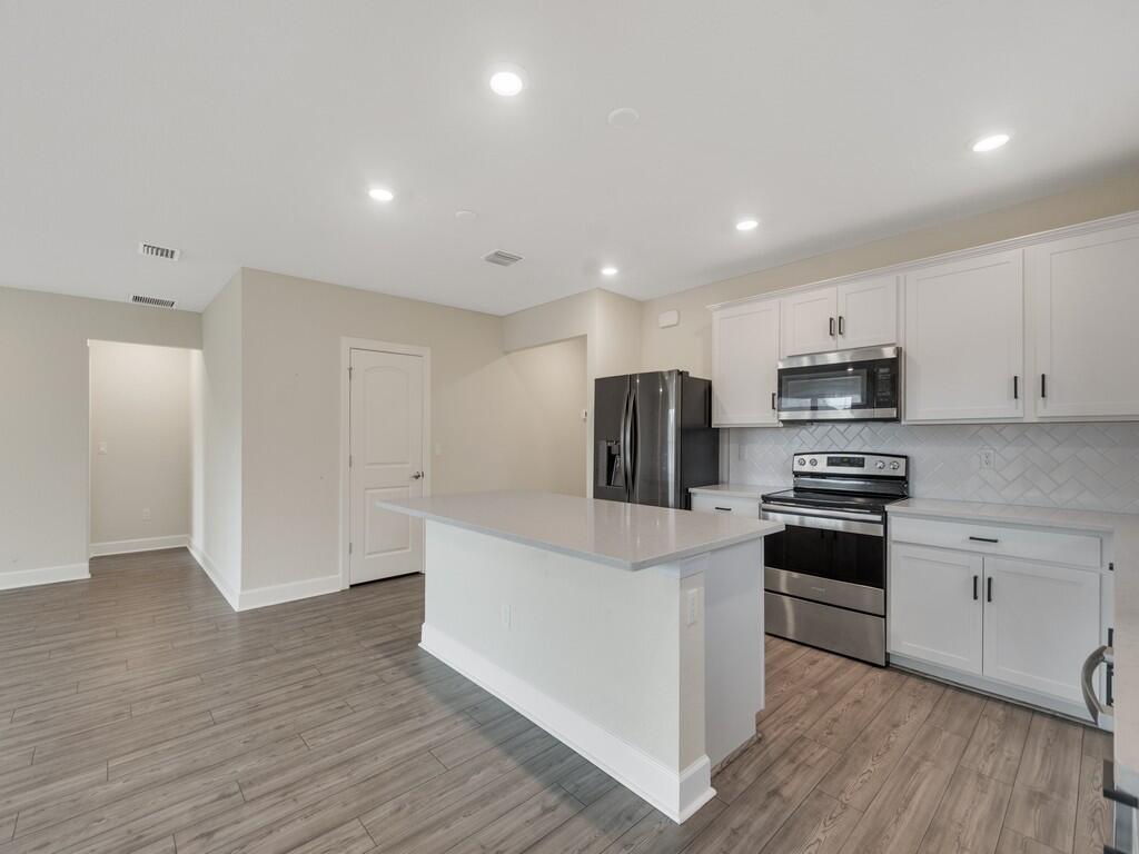 5288 Jasper Square Property Photo 4