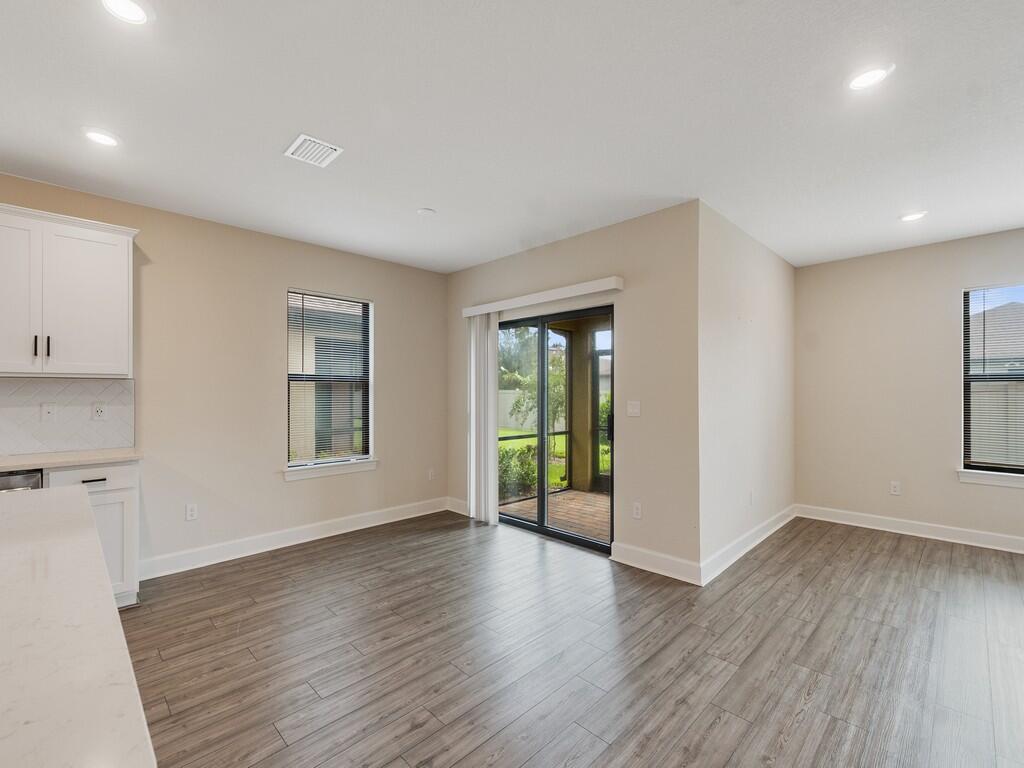 5288 Jasper Square Property Photo 11