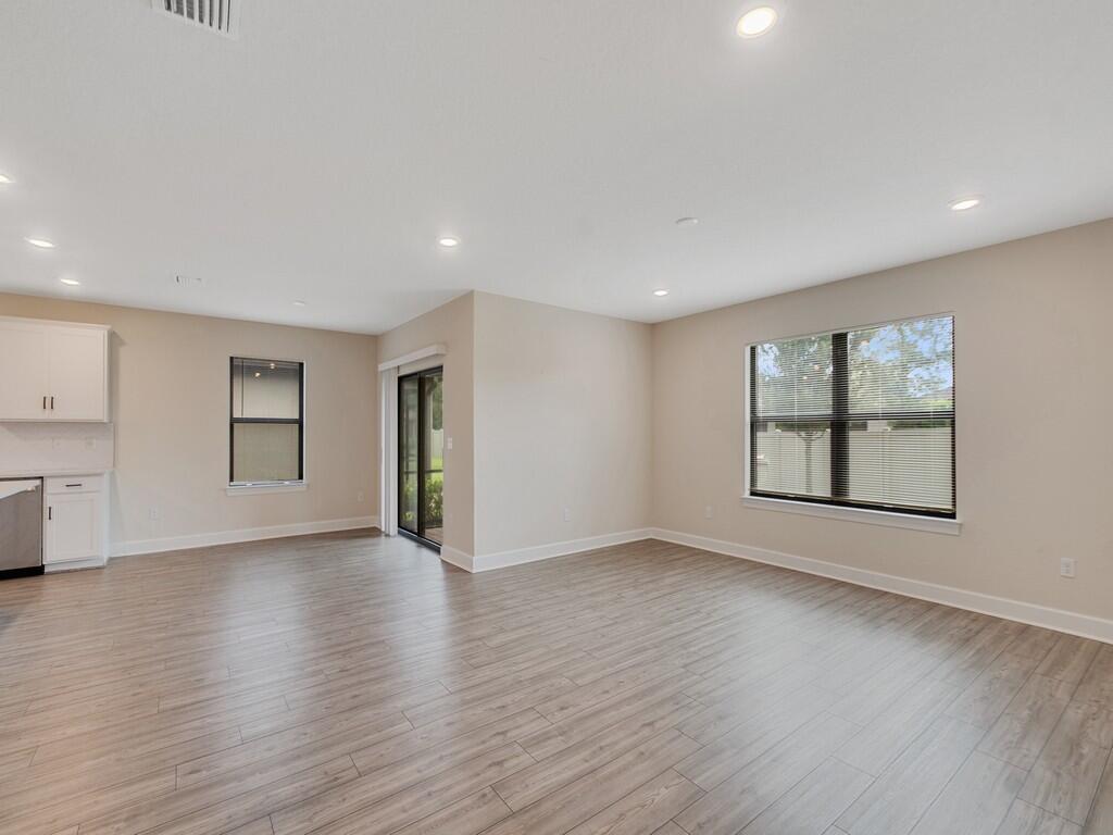 5288 Jasper Square Property Photo 12