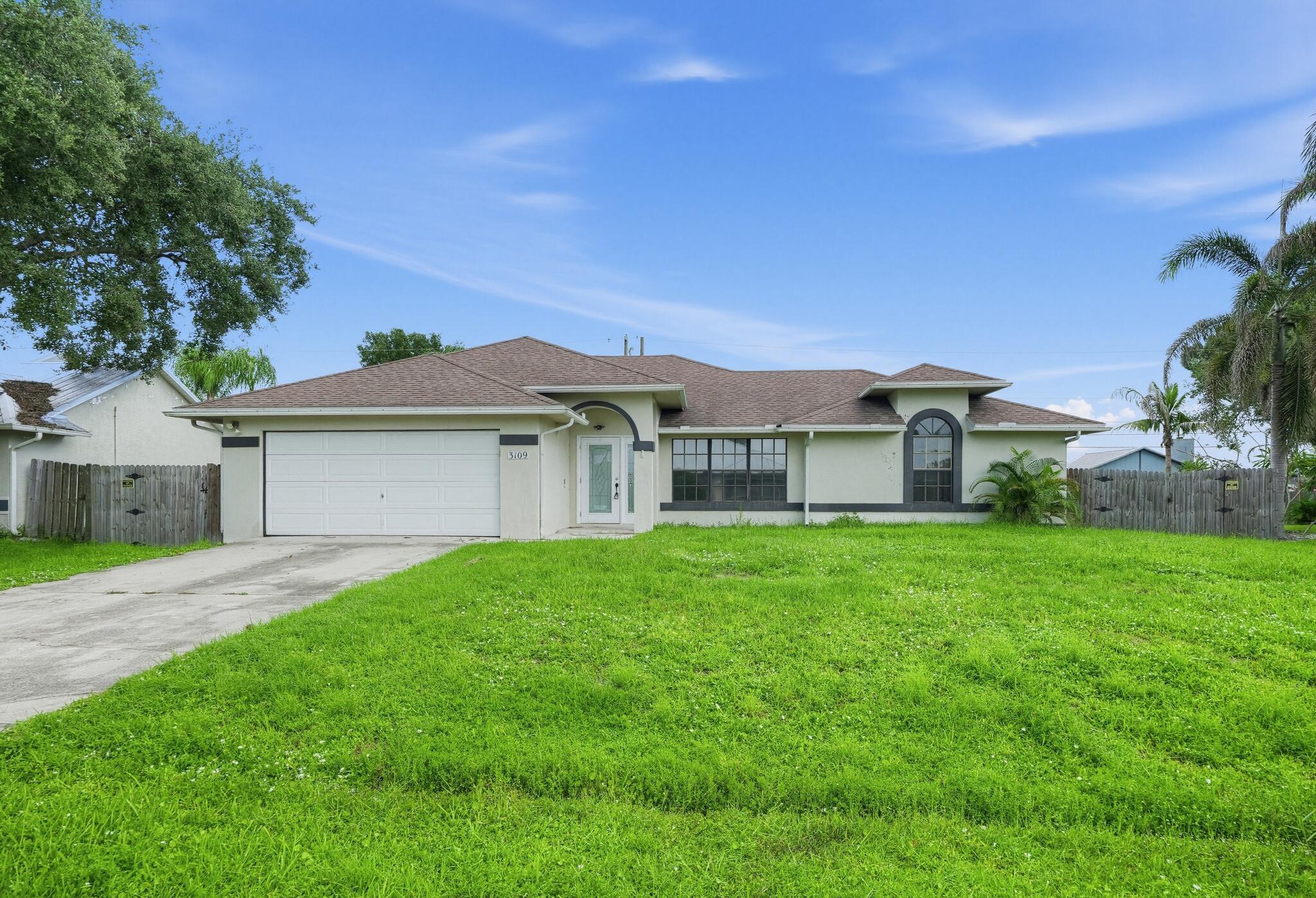 3109 Se Mall Terrace Property Photo 1