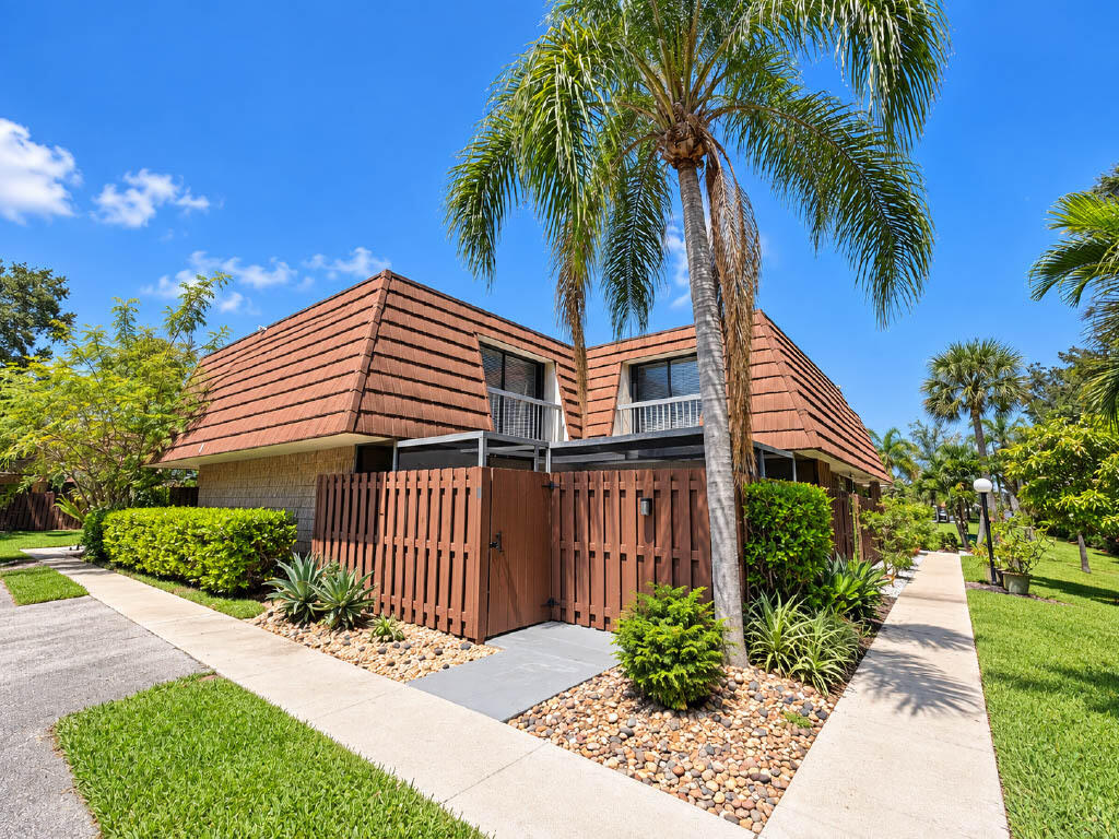 825 CENTER Street 5A