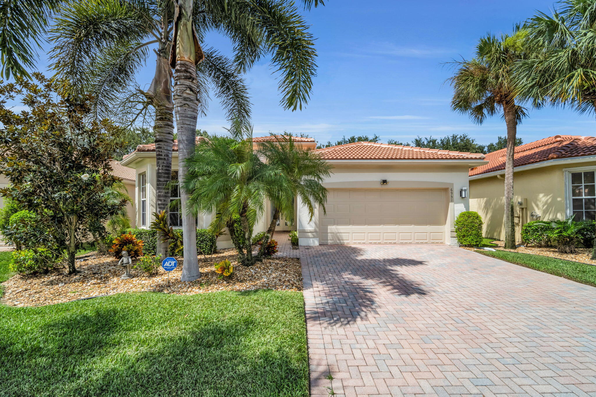 6951 Imperial Beach Circle Property Photo 1