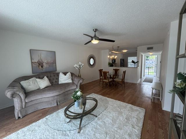 6 Abbey Lane 207 Property Photo 5