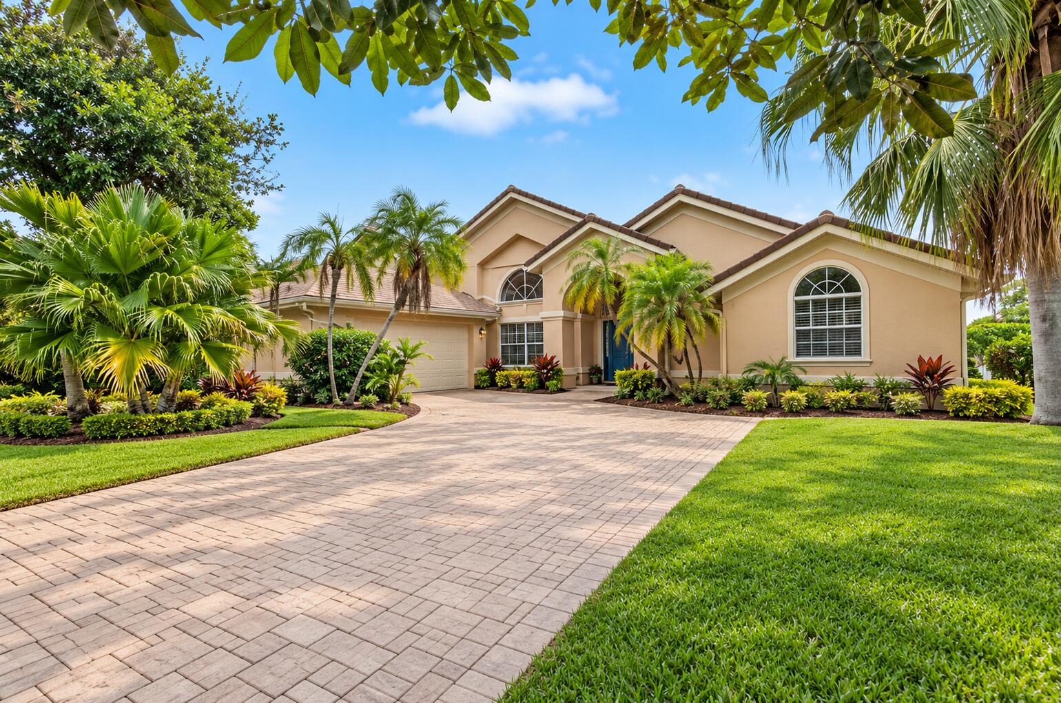 1306 Sw Cottonwood Cove Property Photo 1