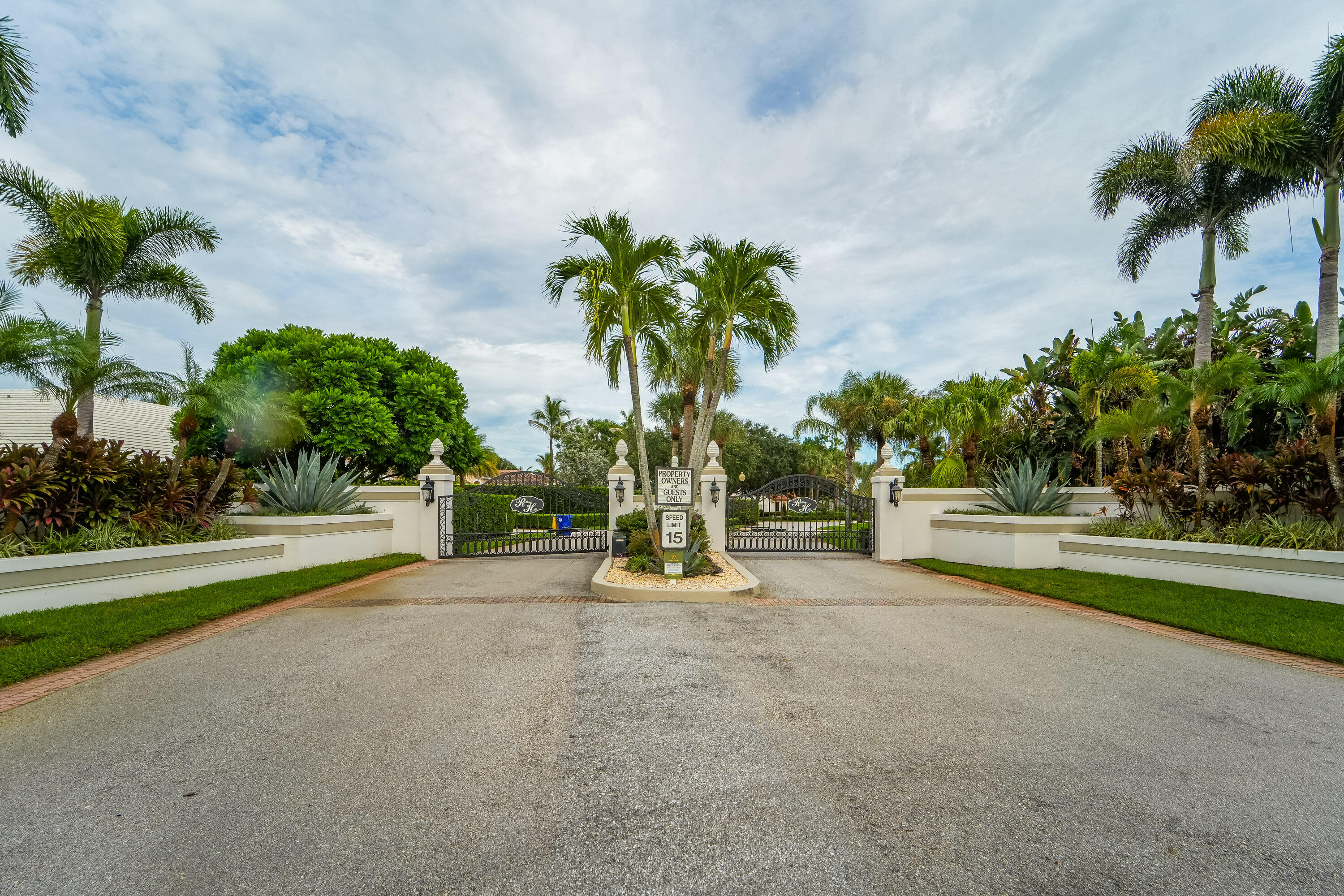 17257 Se Galway Court Property Photo 1