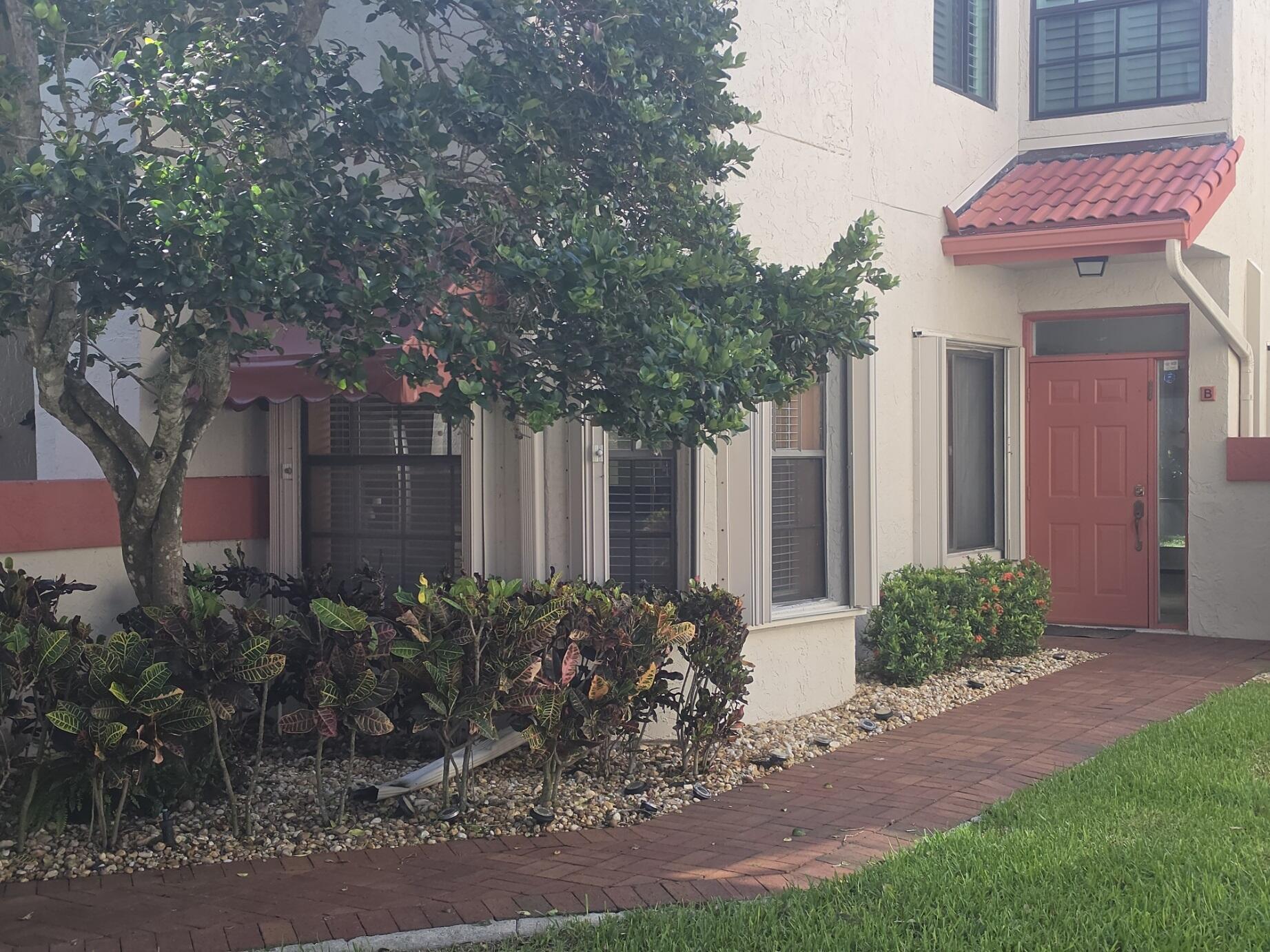 7852 Lexington Club Boulevard B Property Photo 4