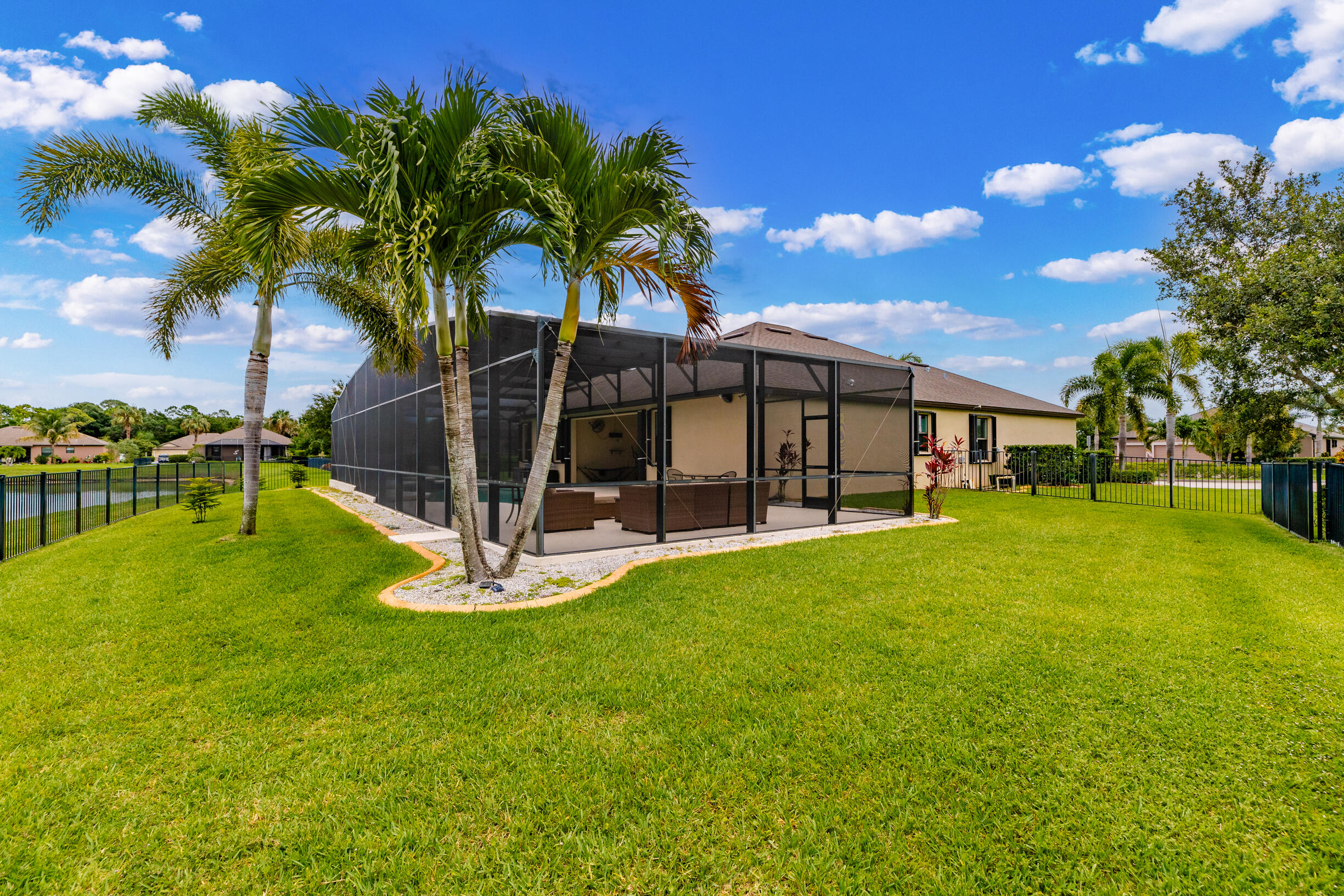 6460 Palm Place Property Photo 10