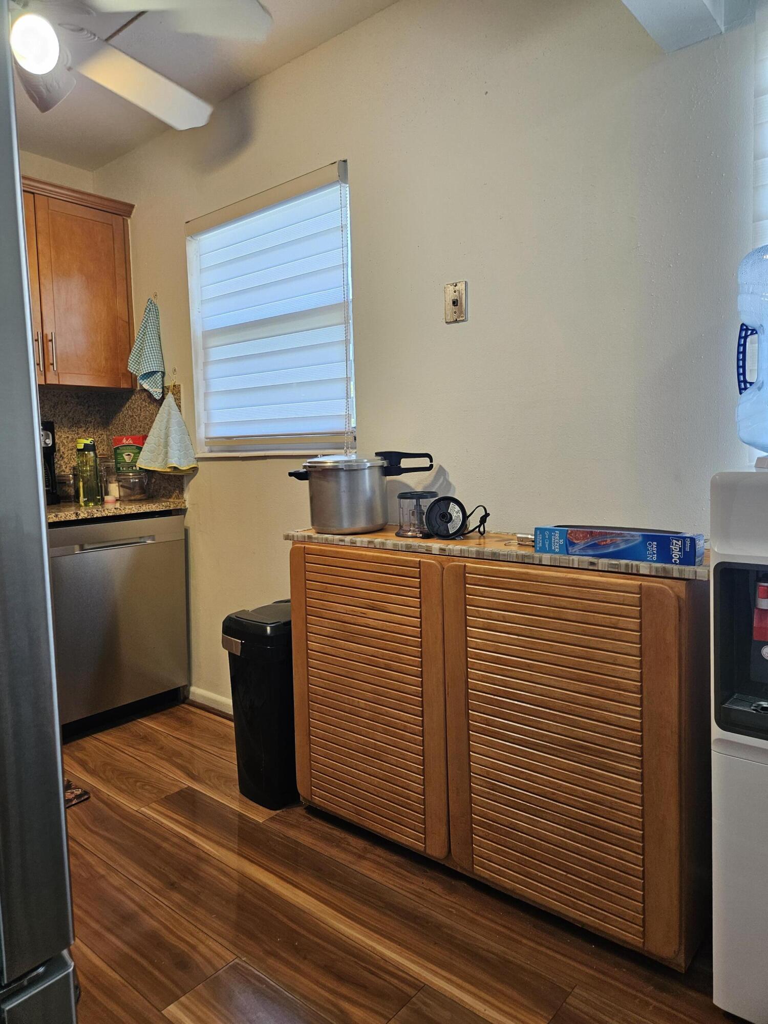 120 Westbury E 120 Property Photo 4