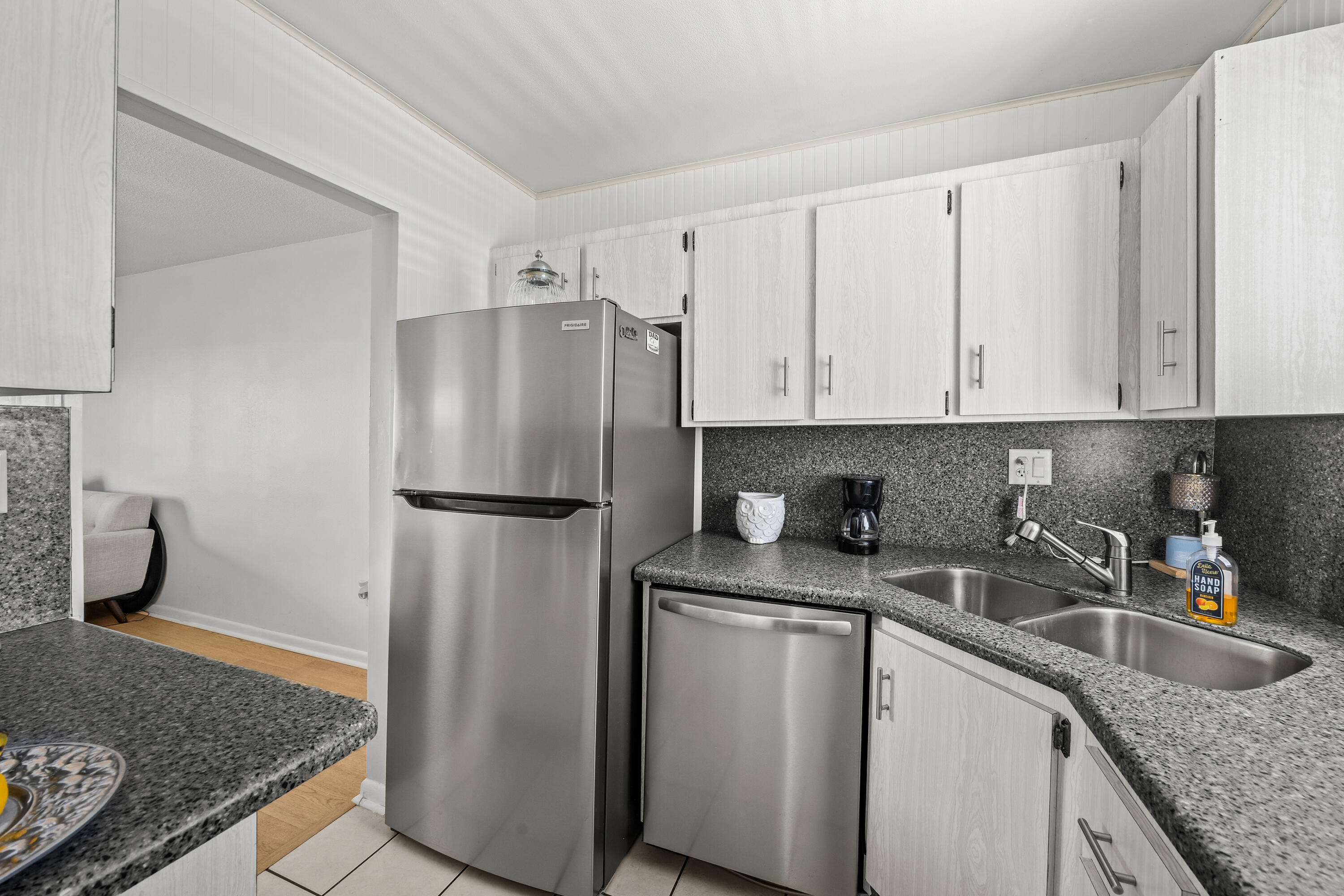 1917 Sw Palm City Road Apt G Property Photo 4