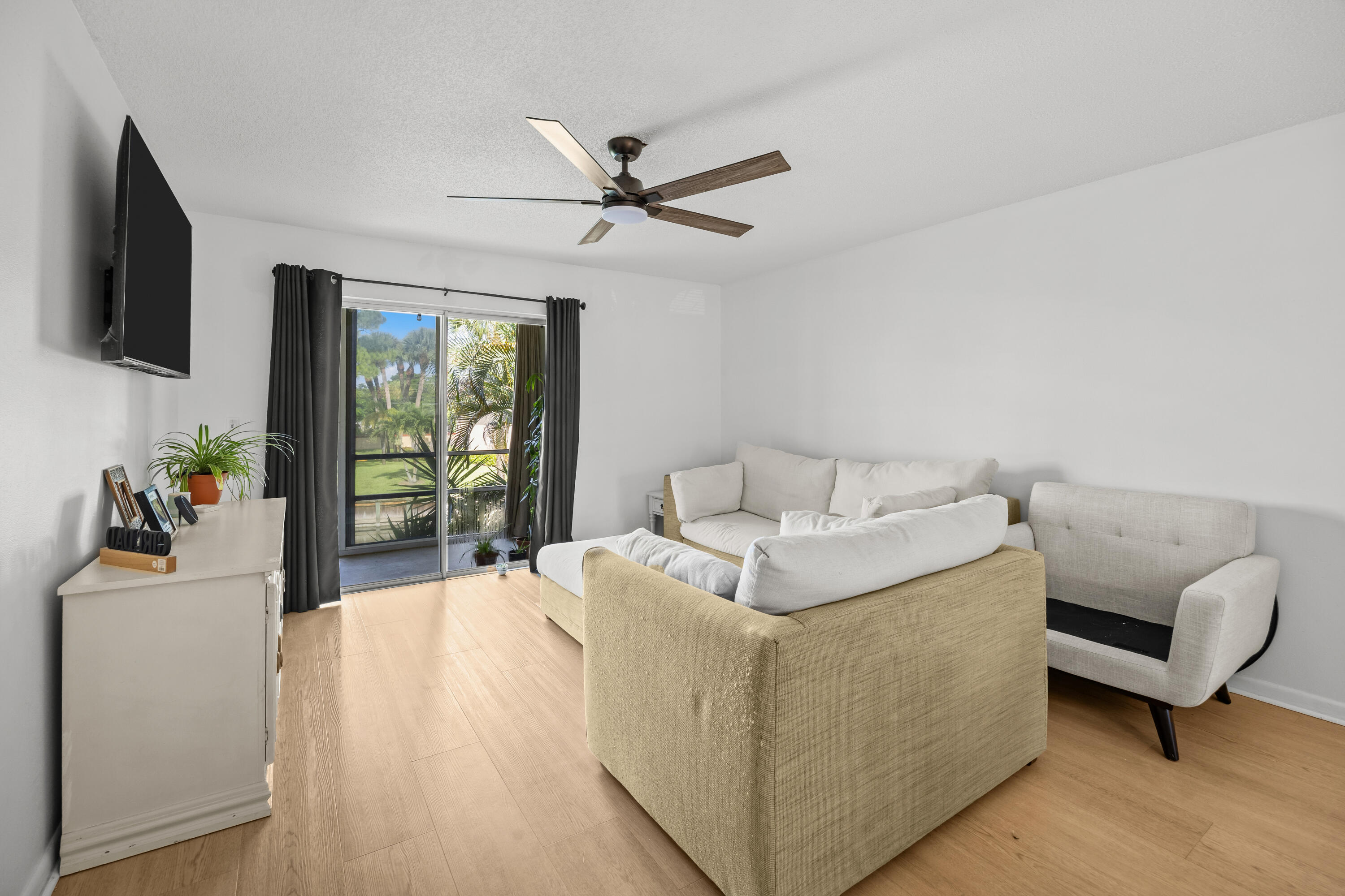 1917 Sw Palm City Road Apt G Property Photo 9