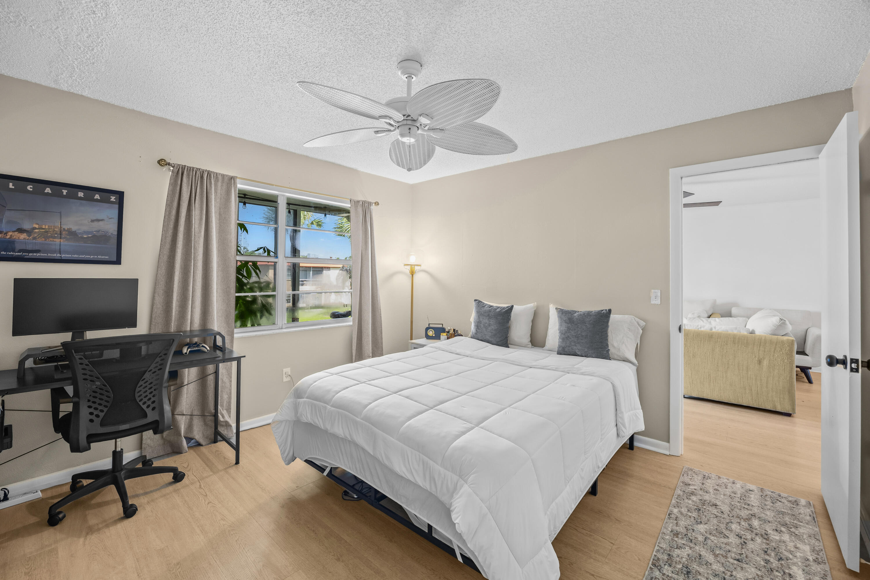 1917 Sw Palm City Road Apt G Property Photo 14