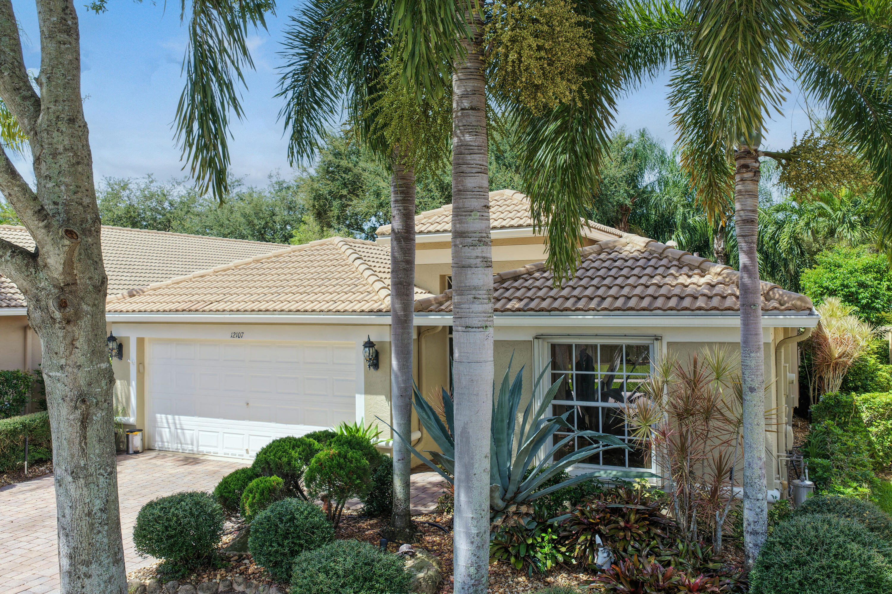 12107 Roma Road Property Photo 2