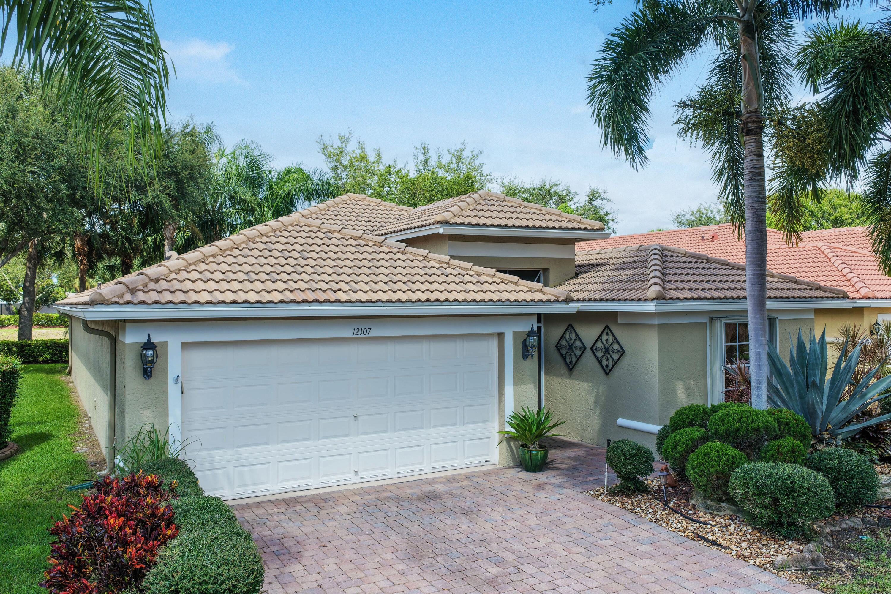 12107 Roma Road Property Photo 4