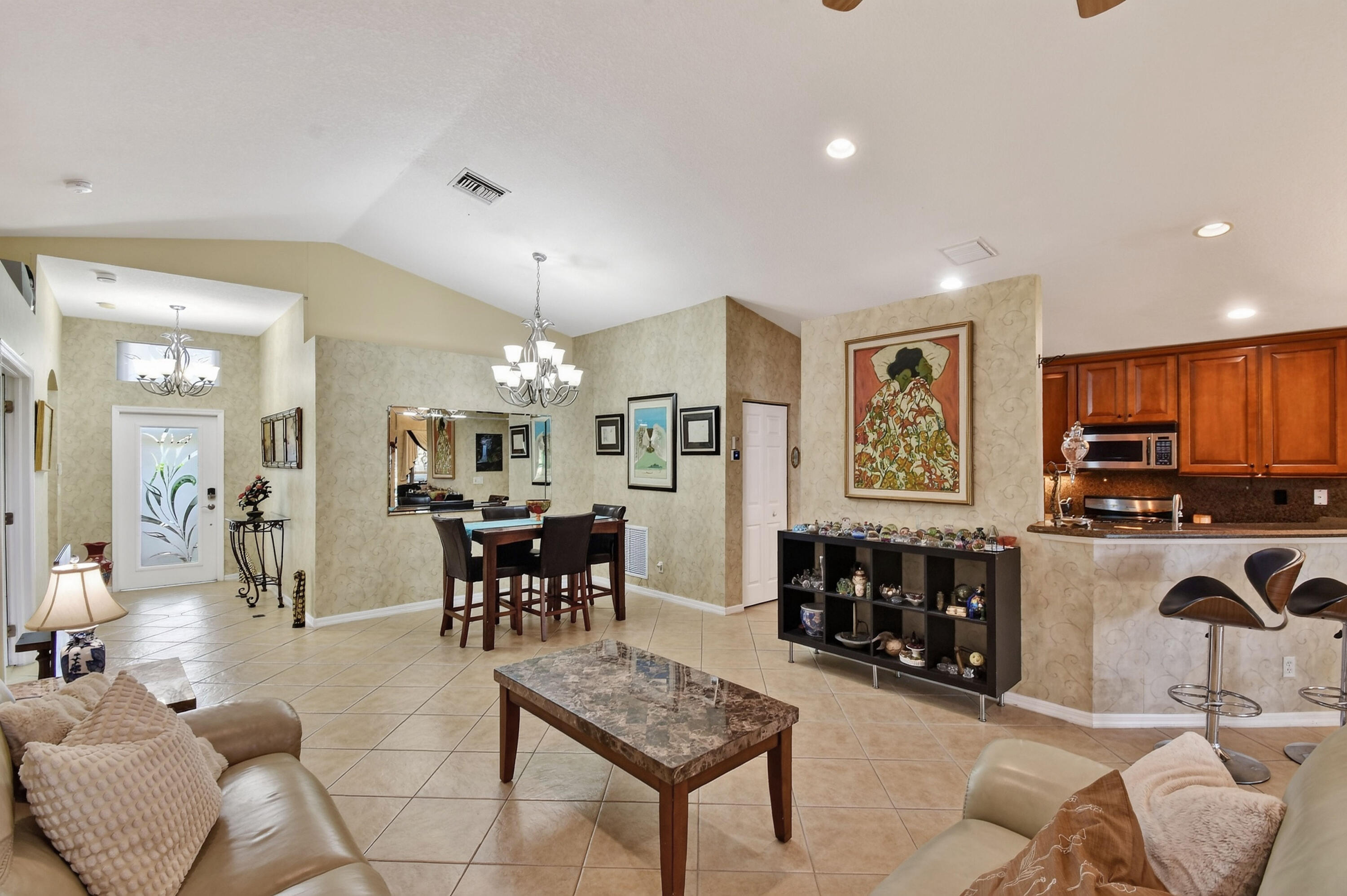 12107 Roma Road Property Photo 6