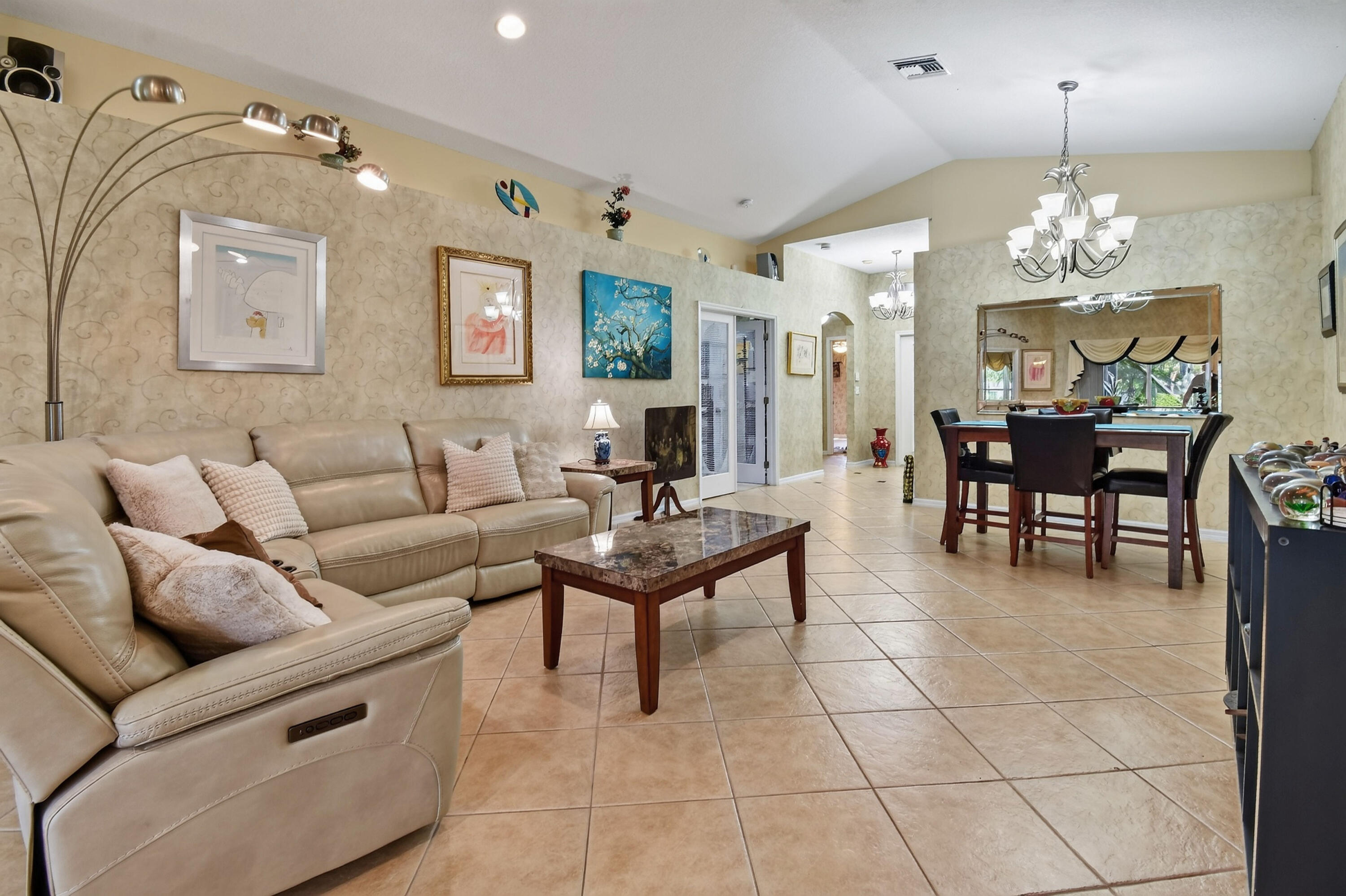 12107 Roma Road Property Photo 7
