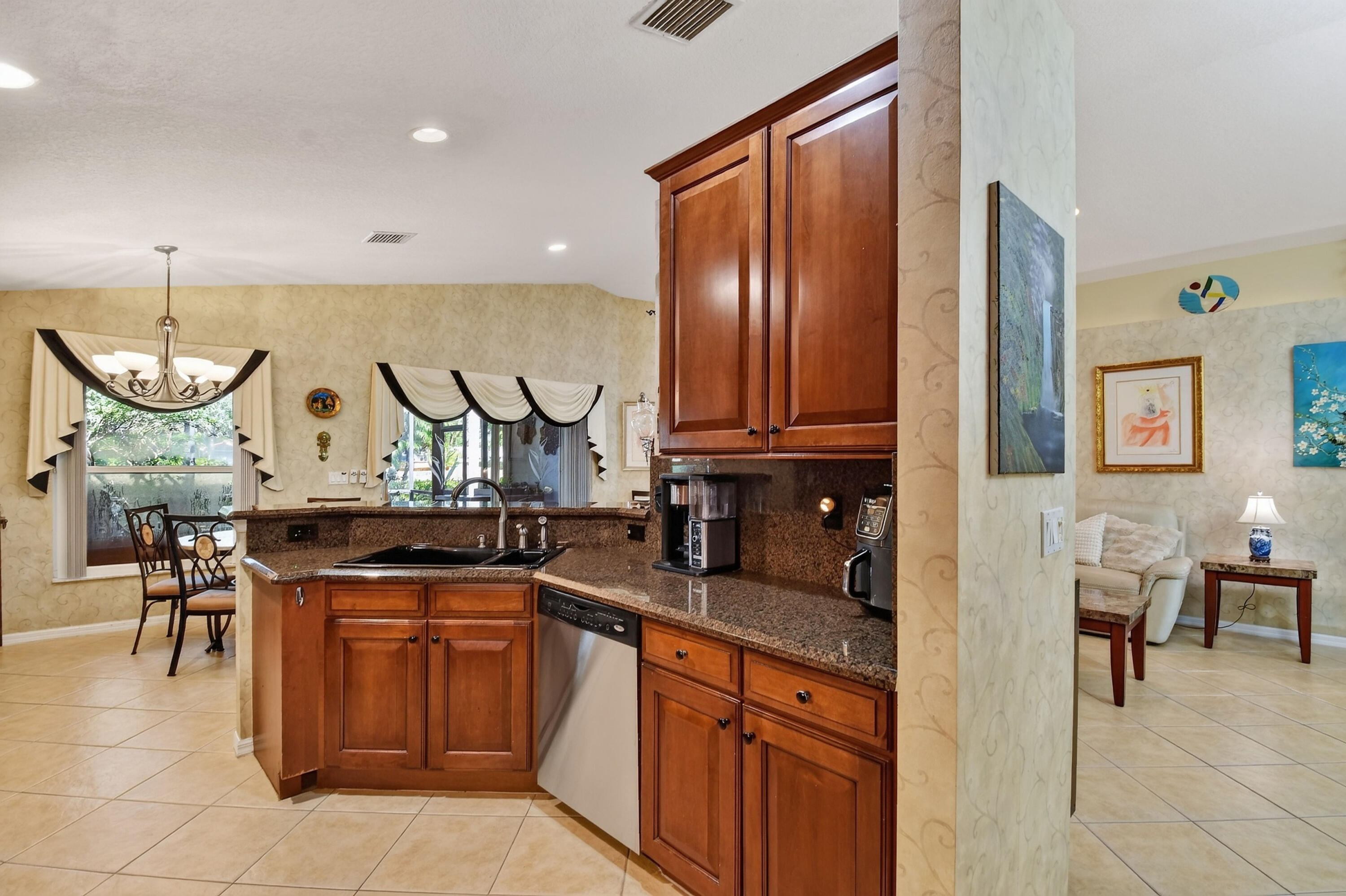 12107 Roma Road Property Photo 8