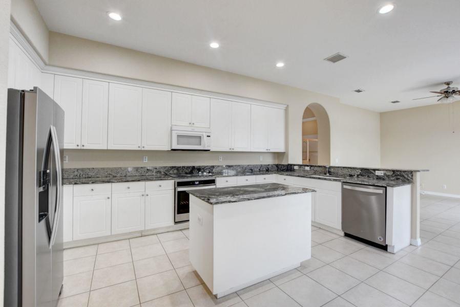 1388 Beacon Circle Property Photo 2
