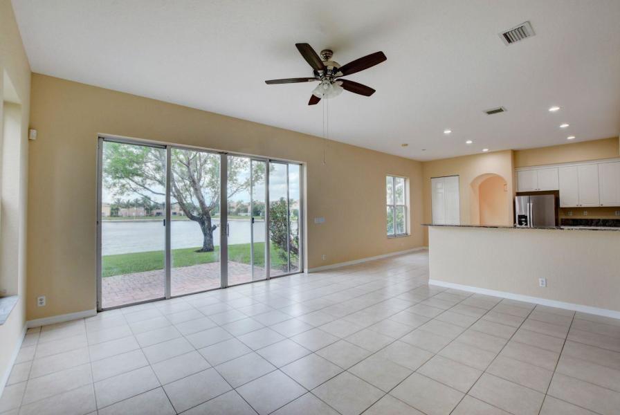 1388 Beacon Circle Property Photo 3